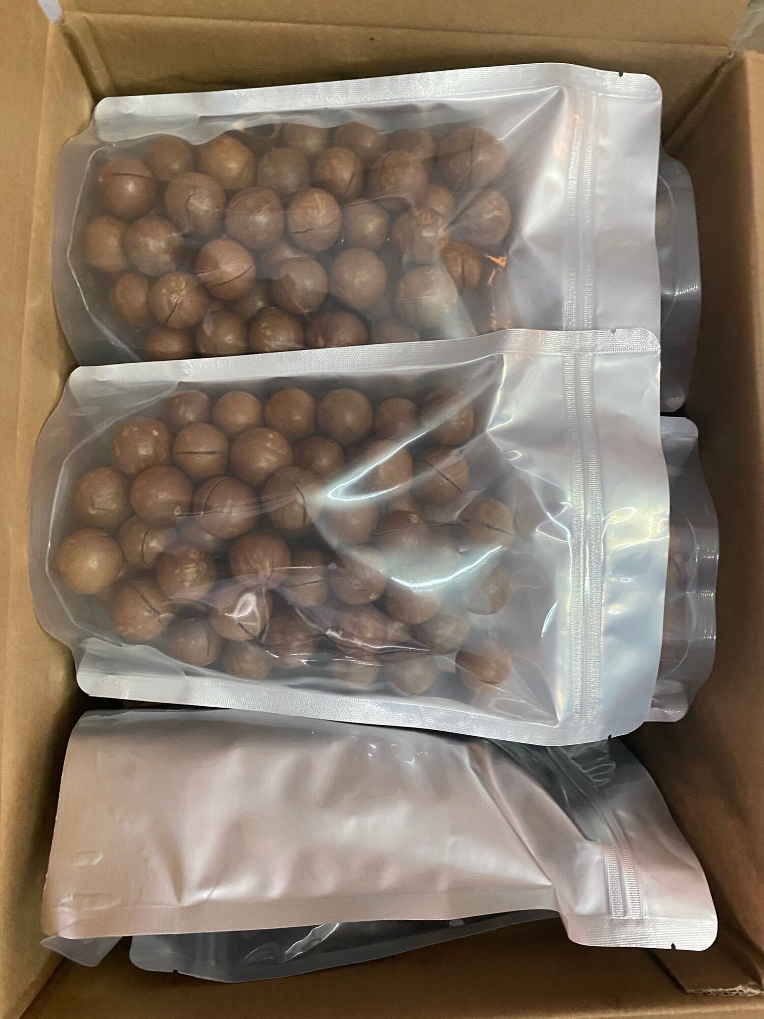 [Nhập RS0822 giảm 30k cho đơn 99k]Hạt Macca Úc  Nứt Vỏ 1kg (Tặng Kèm Dụng Cụ )