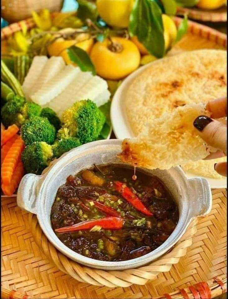 Kho quẹt ba rọi tôm khô tóp mỡ