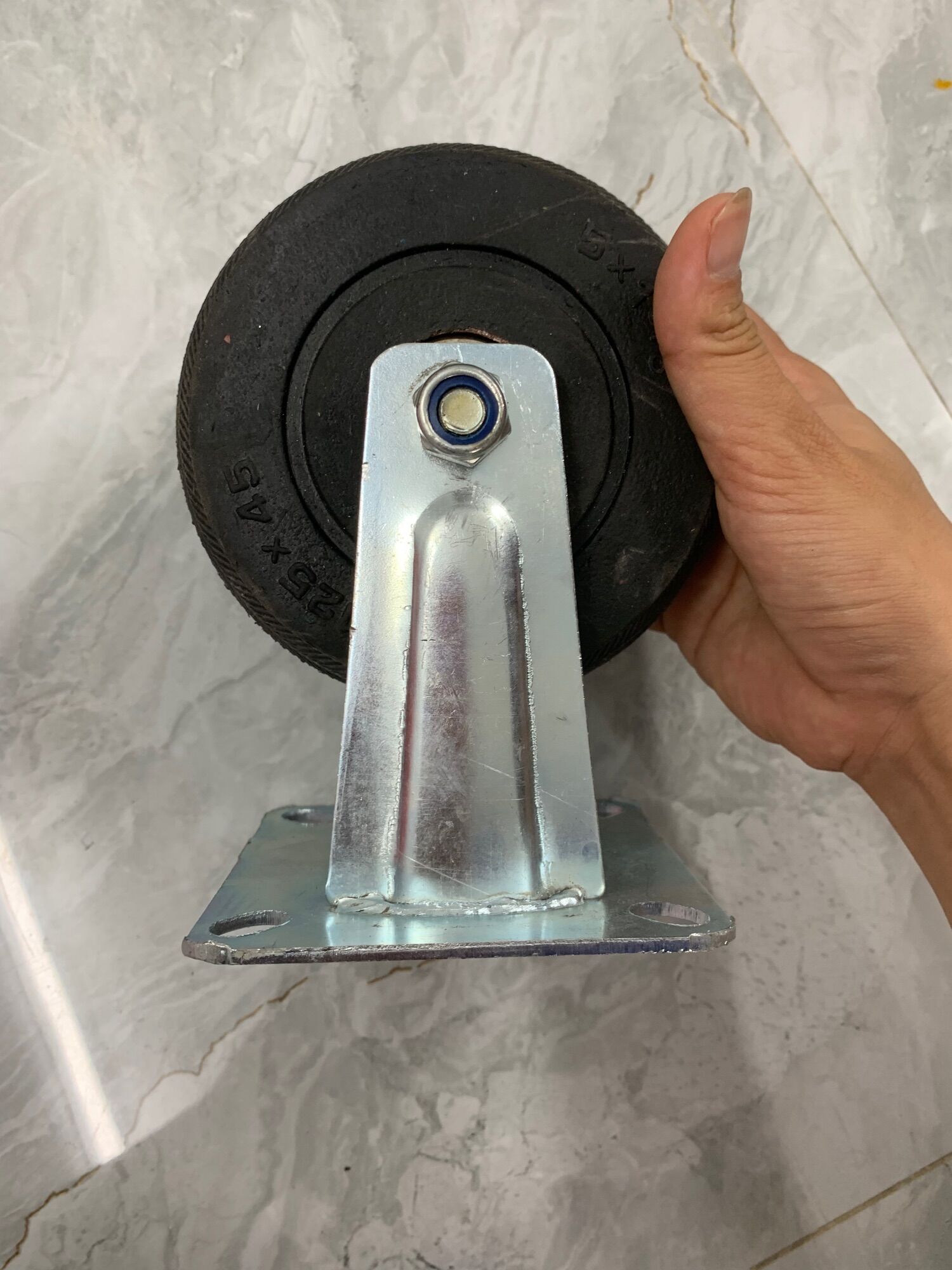 Bánh xe đen cao su chịu lực, siêu bền phi 100mm và 125mm