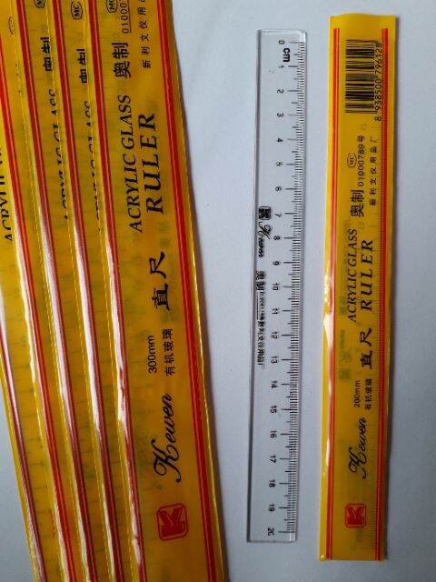 5 cái thước kẻ nhựa cứng