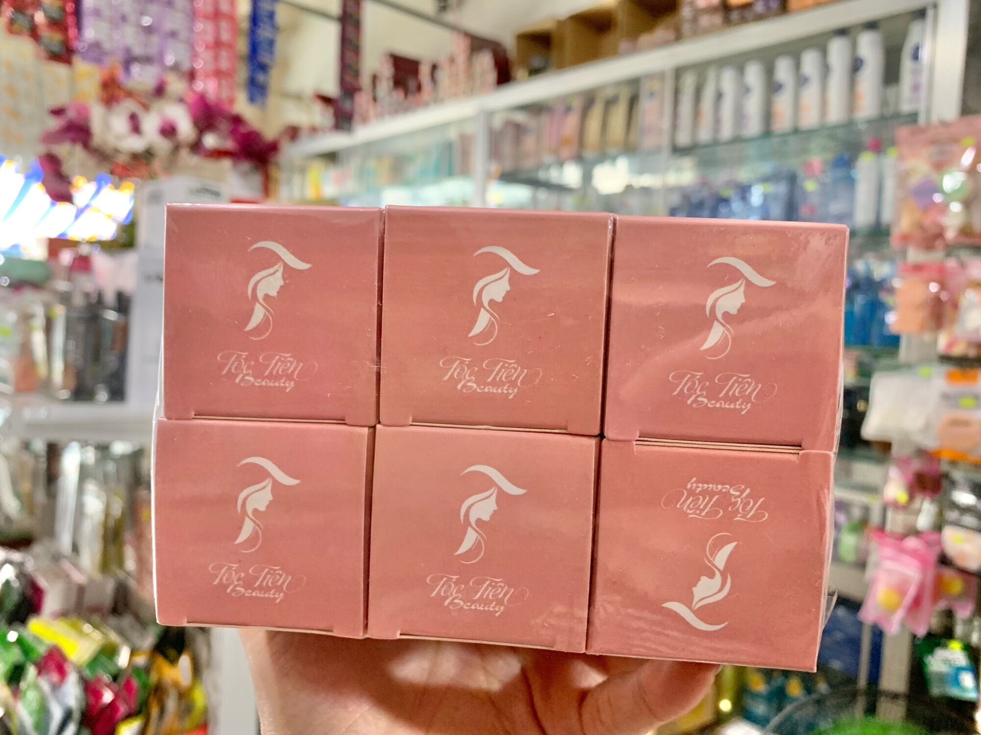 sỉ 1 lố 12 hủ kem kích trắng b10