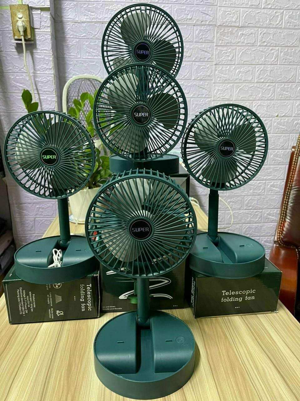 Quạt tích điện mini gấp gọn có 3 chế độ quạt