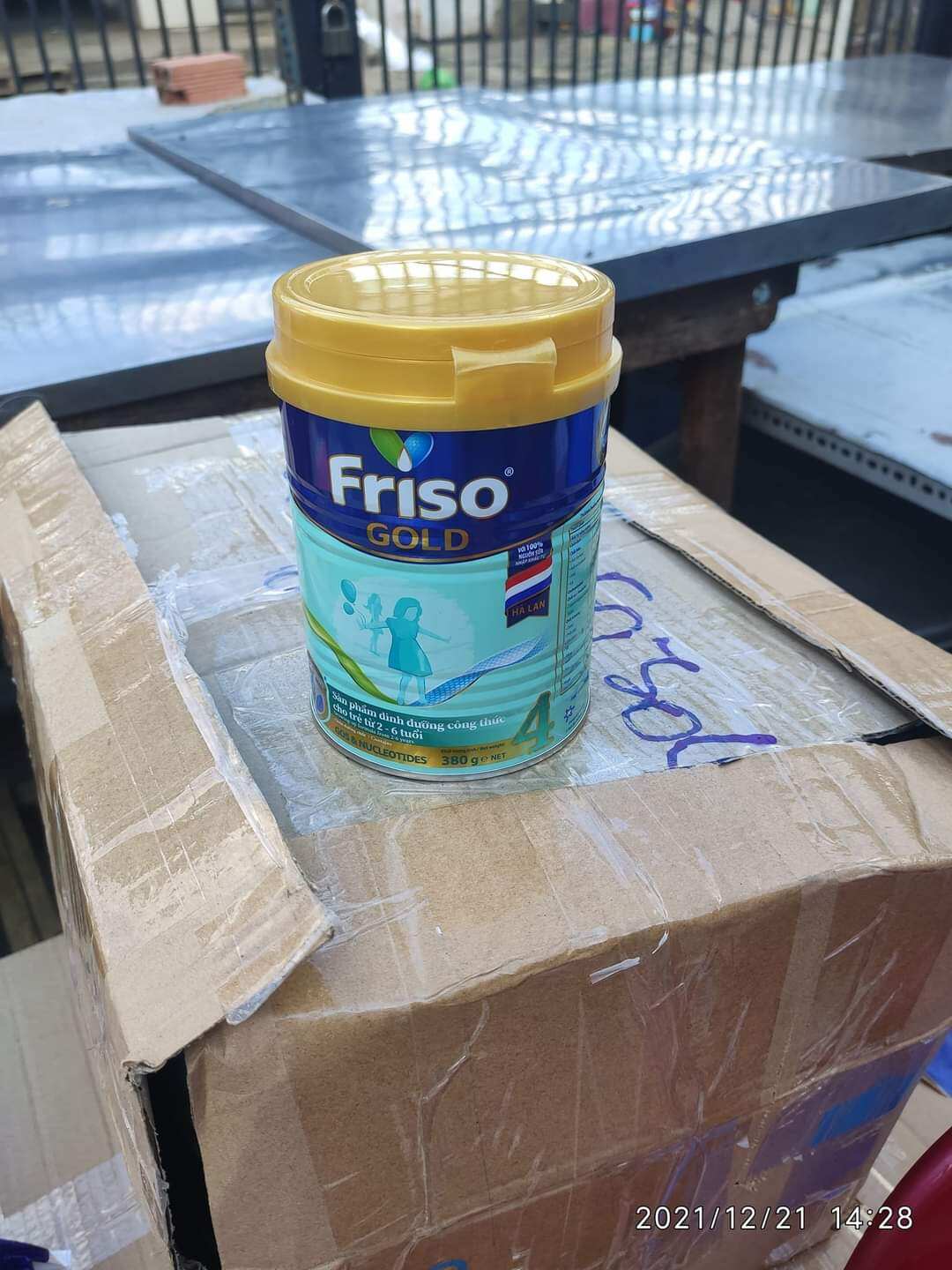Sữa bột friso gold 4 lon 380g lon móp