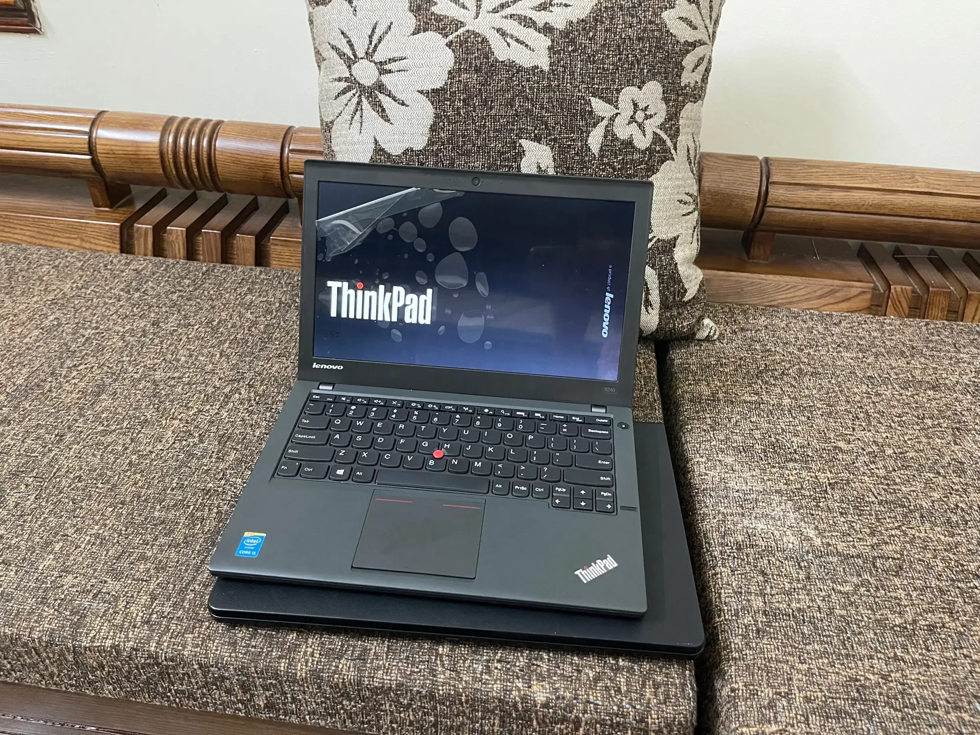 Thinkpad mini x240 nhỏ xinh nhẹ 1,3kg có sẵn 5c tại HN