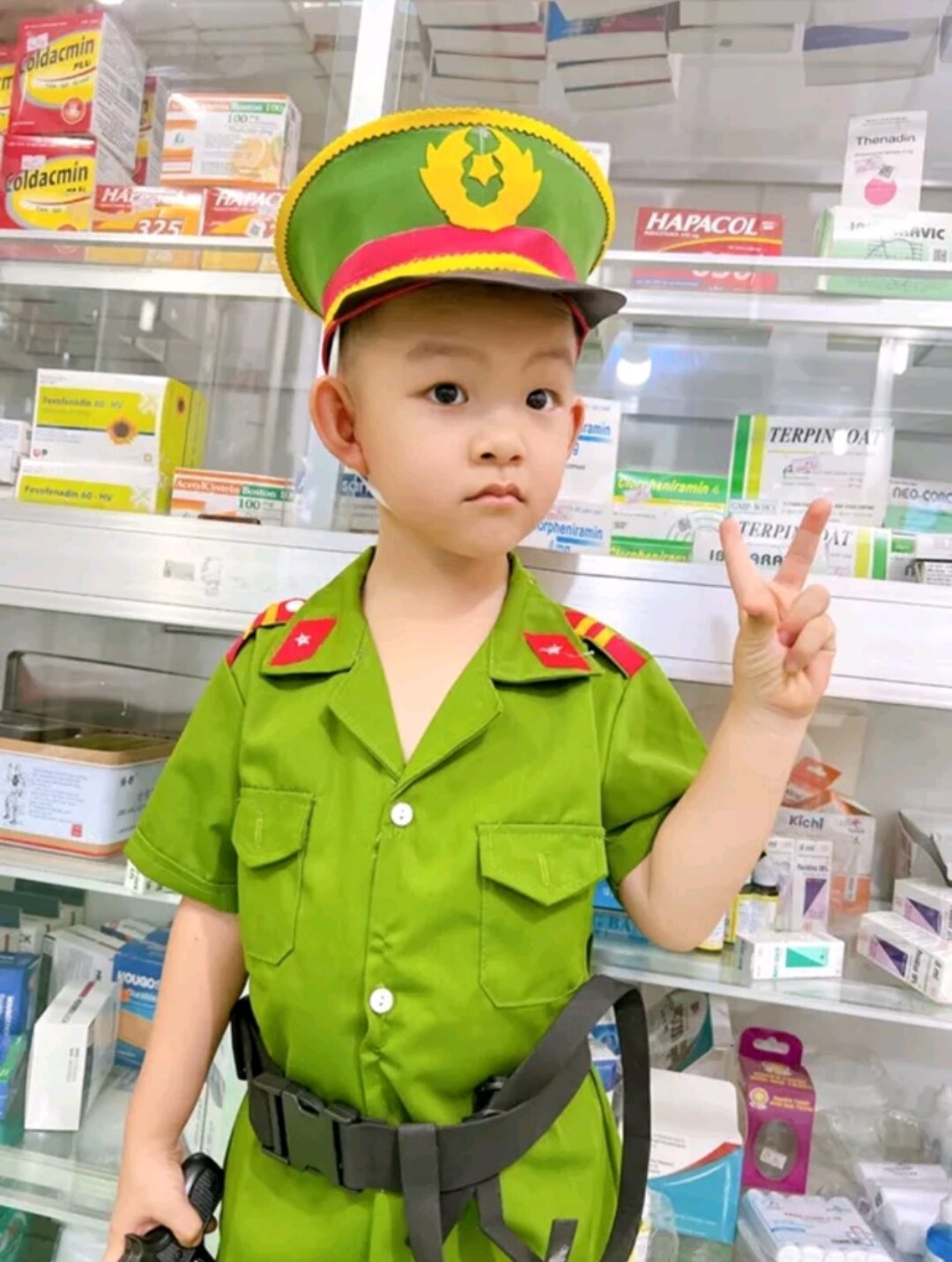 Bộ quần áo công an trẻ em đủ phụ kiện