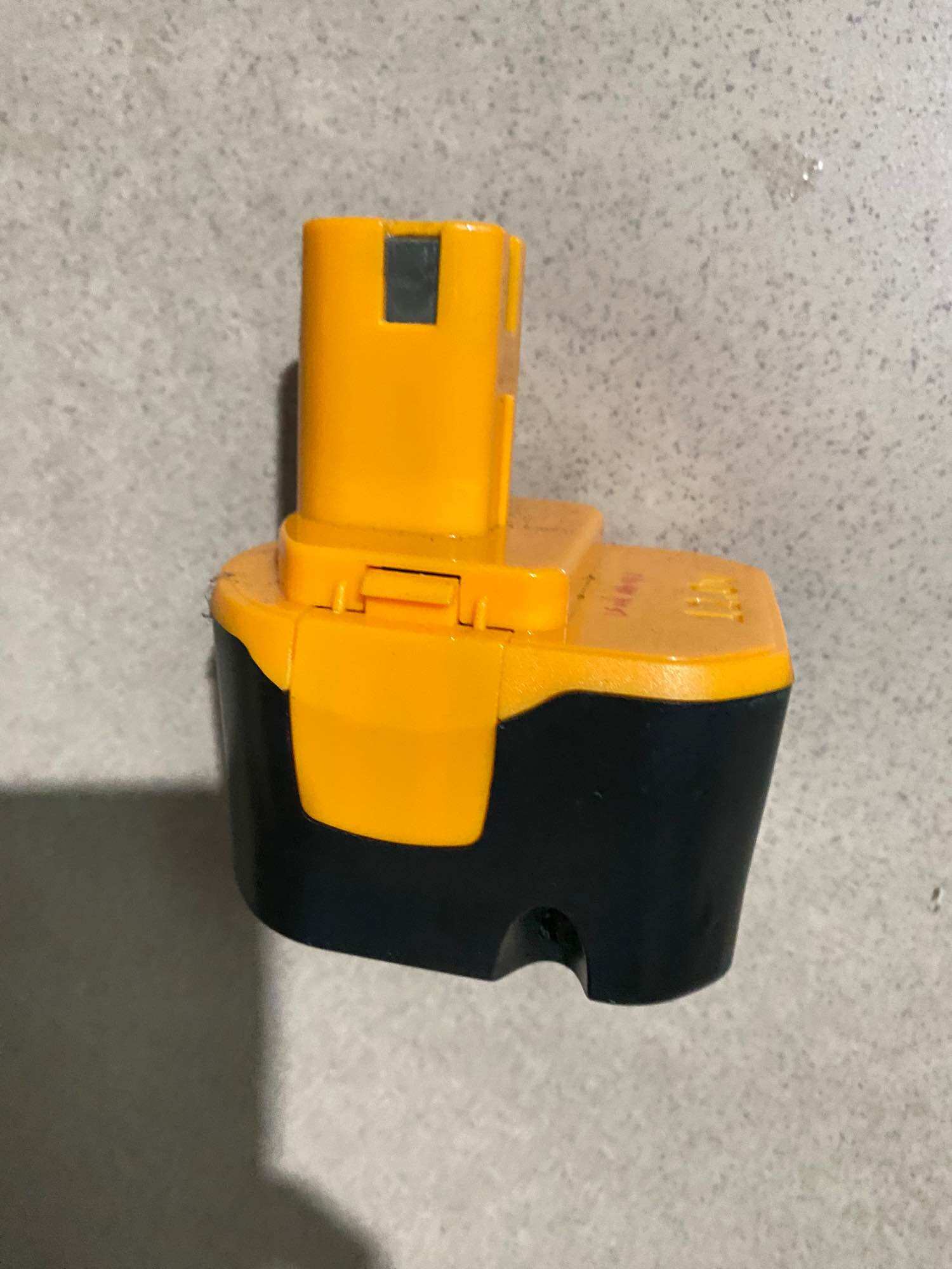 Pin máy khoan và bắn vít Ryobi 12v DC.