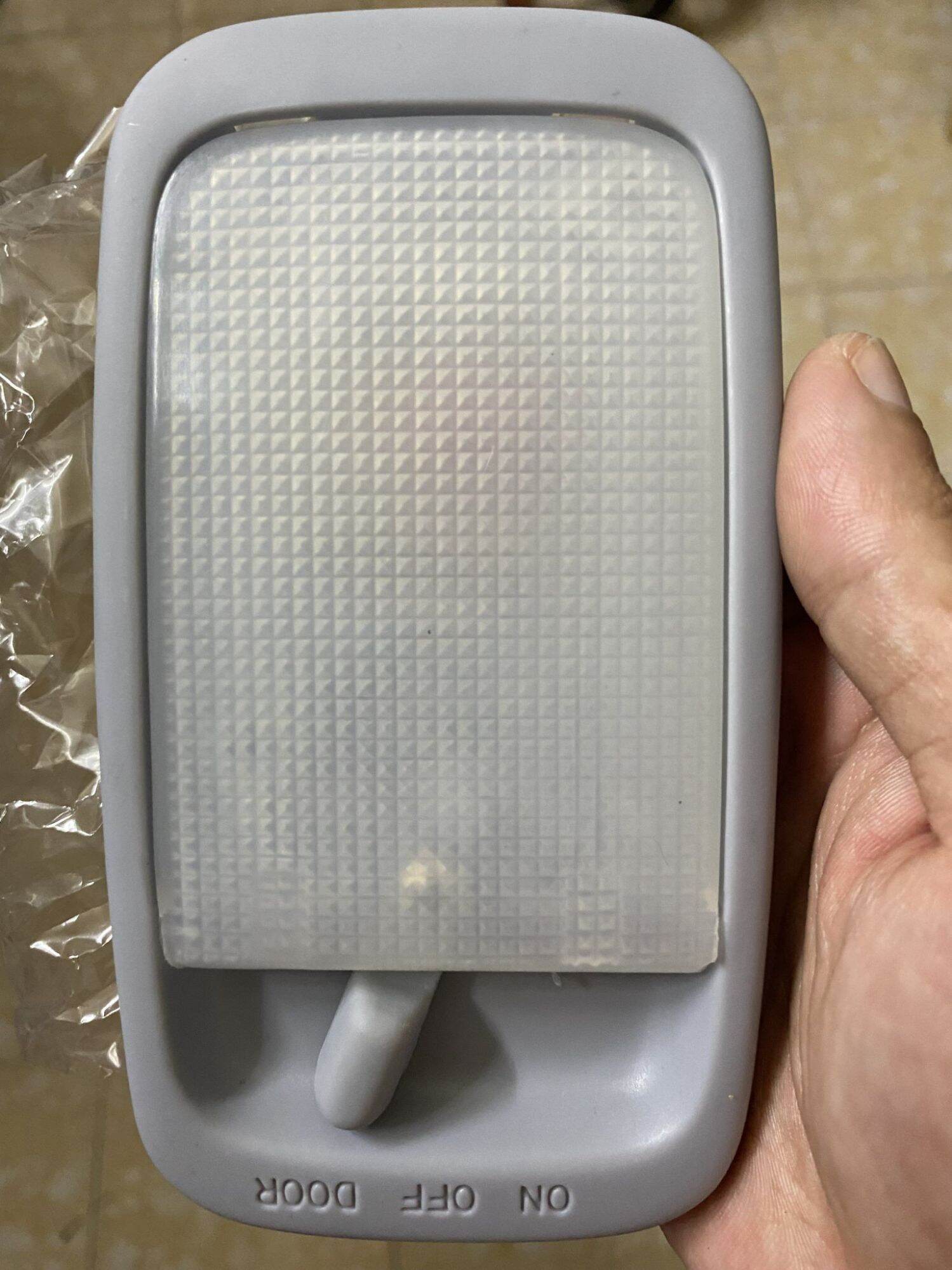 Đèn trần sau innova 2006-2015