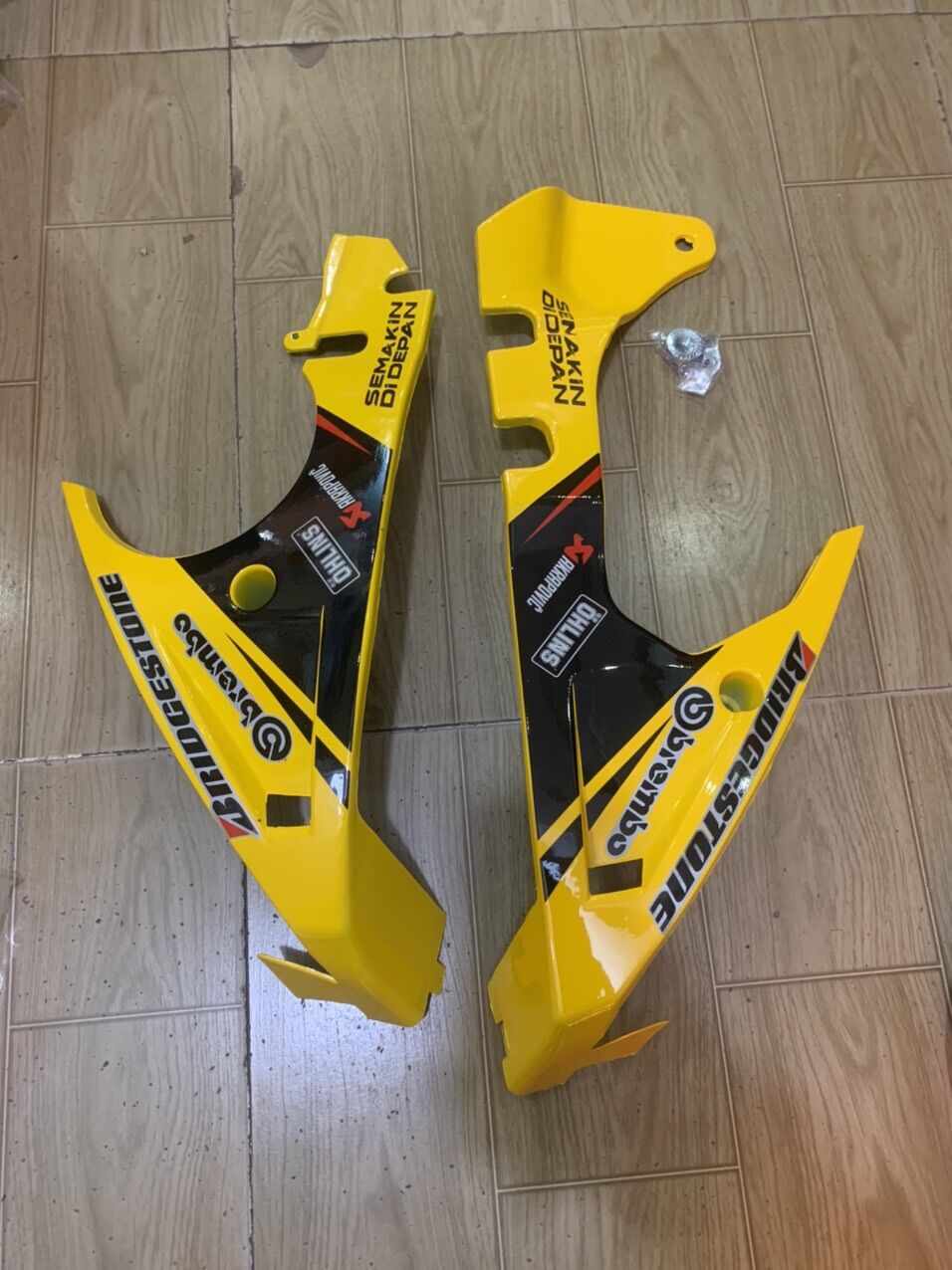 Mỏ cày xe exciter 150 màu vàng