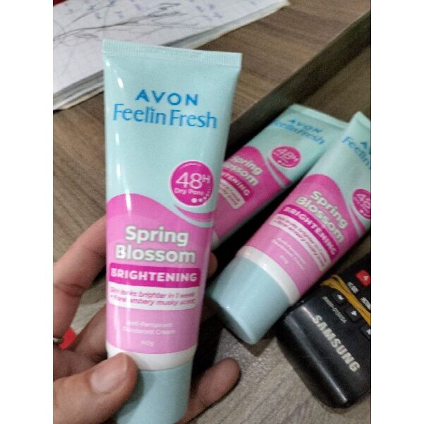 Avon feelin fresh 60g làm trắng nách và khử mùi 48h
