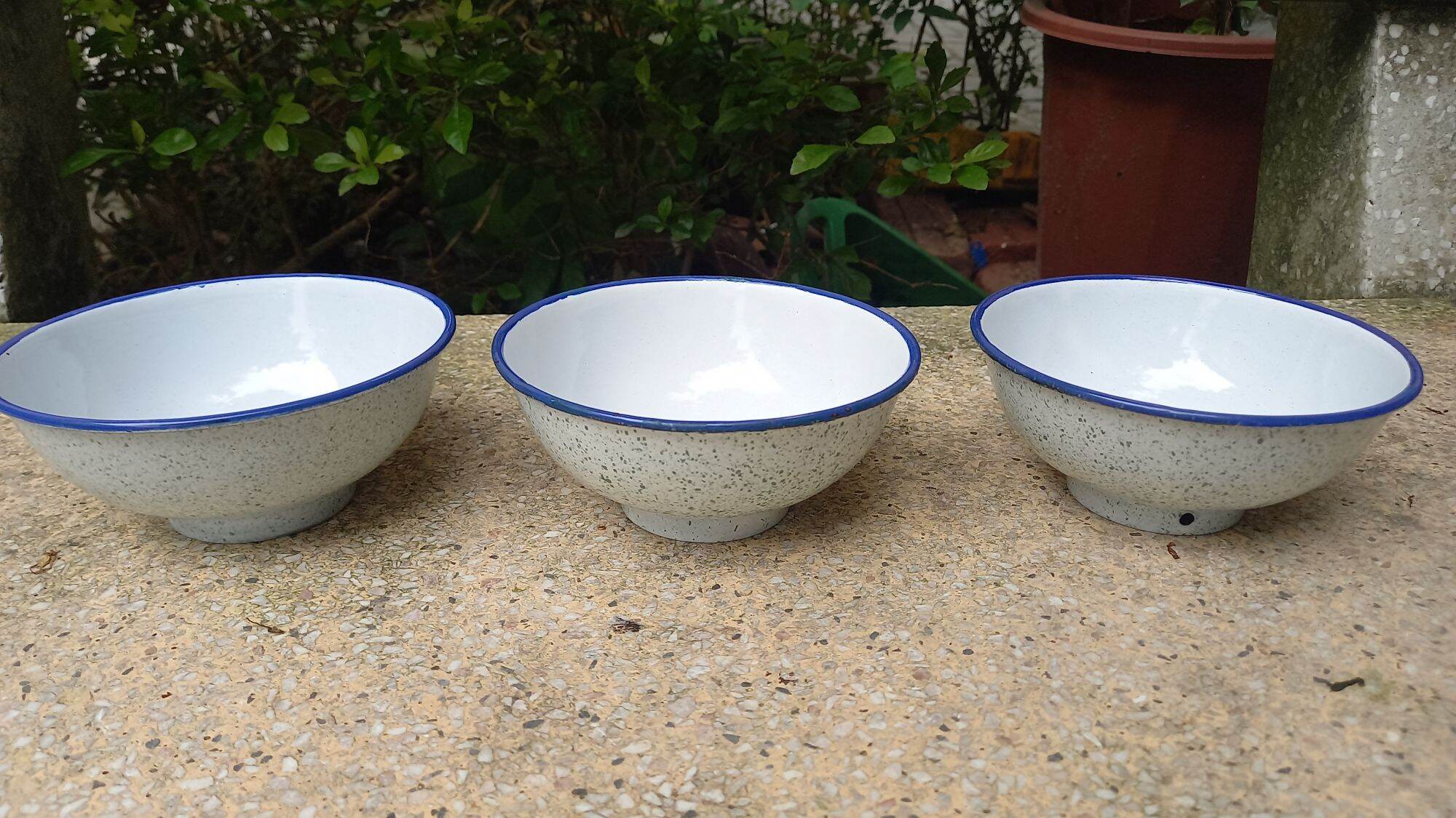 Bát đĩa thời bao cấp - loại bát ăn cơm bằng sắt tráng men