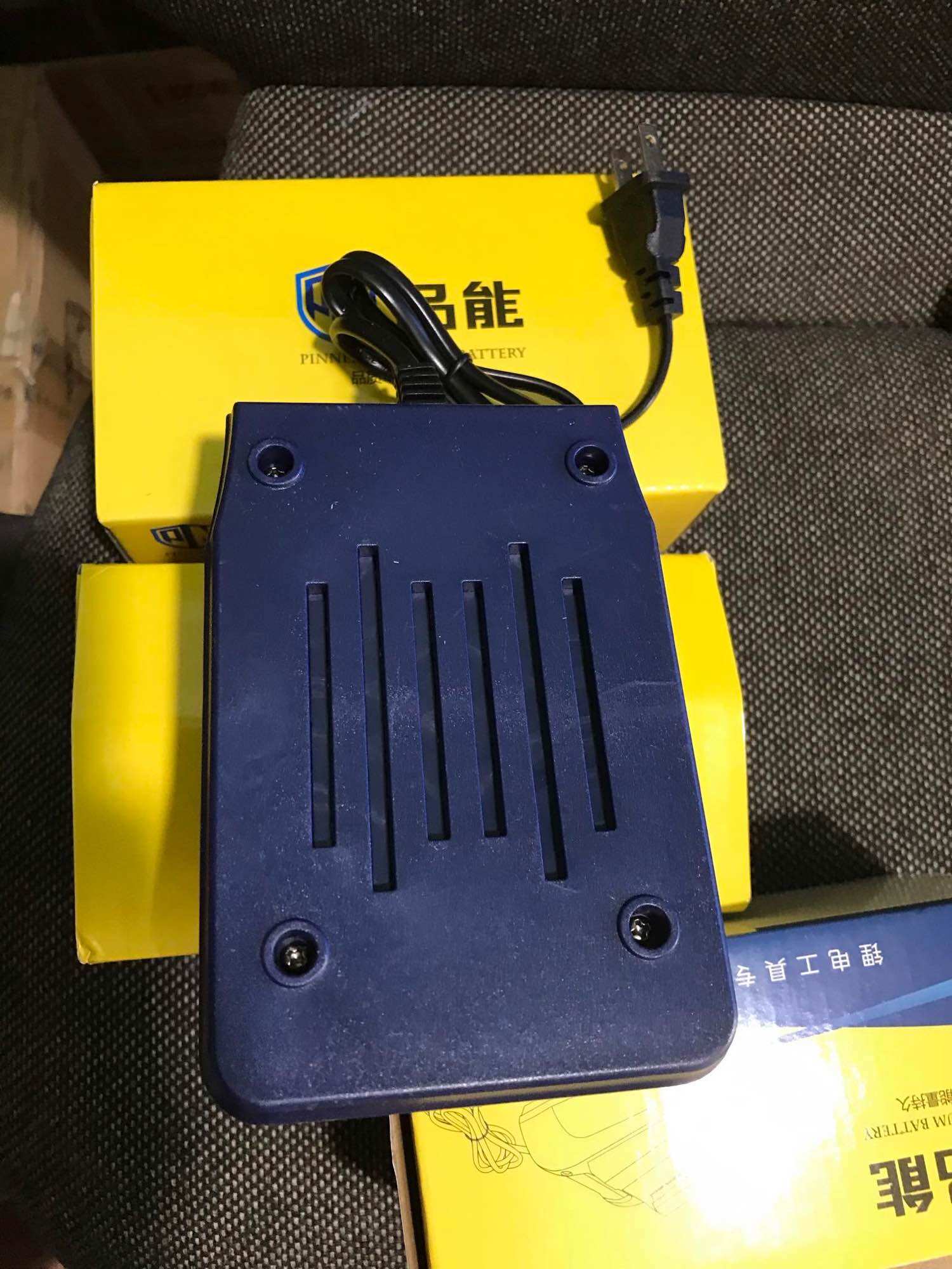 Đế sạc cho pin M18 Milwaukee