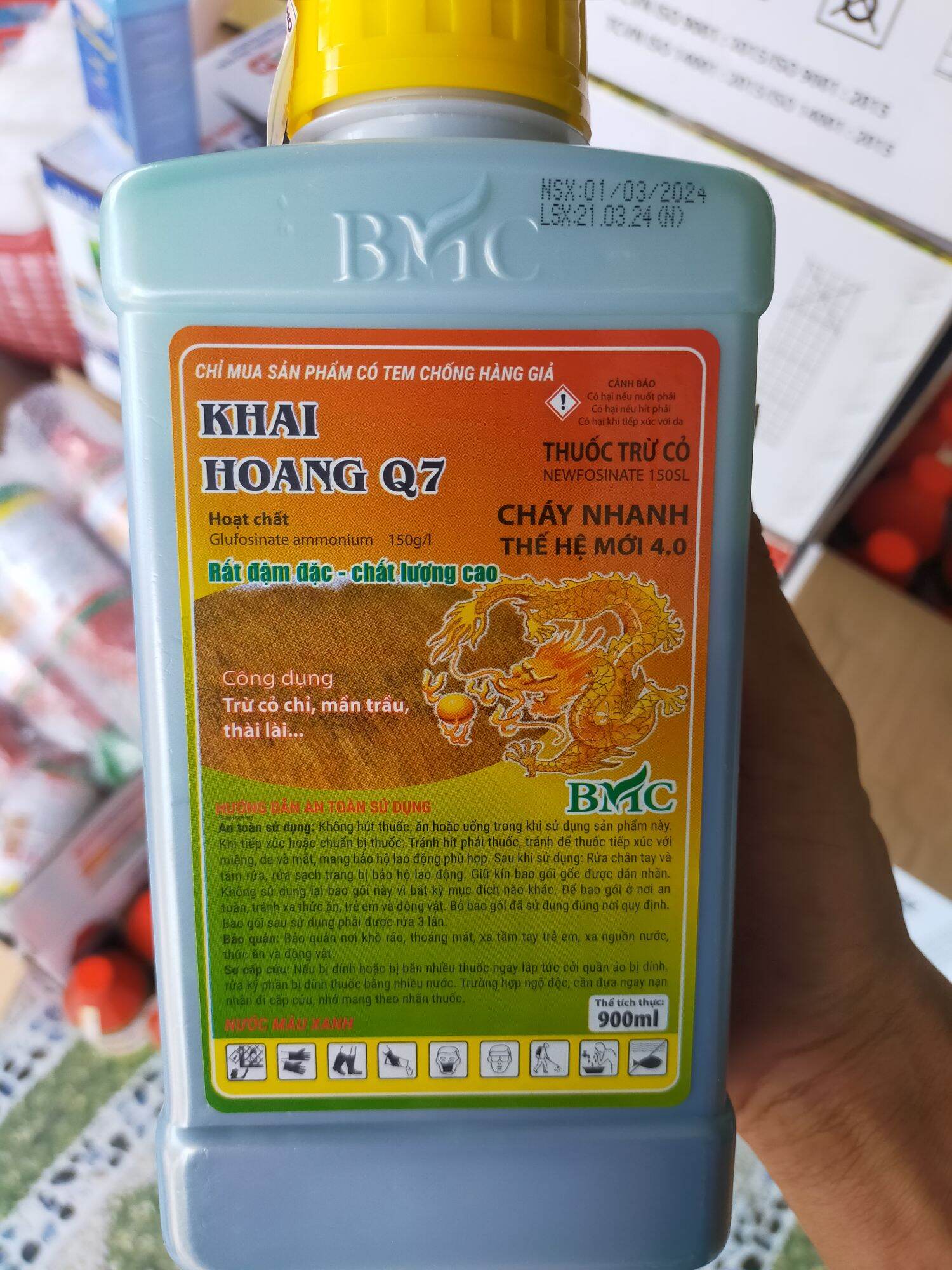 Khai hoang Q7 chai 900ml cỏ cháy nhanh hiệu quả
