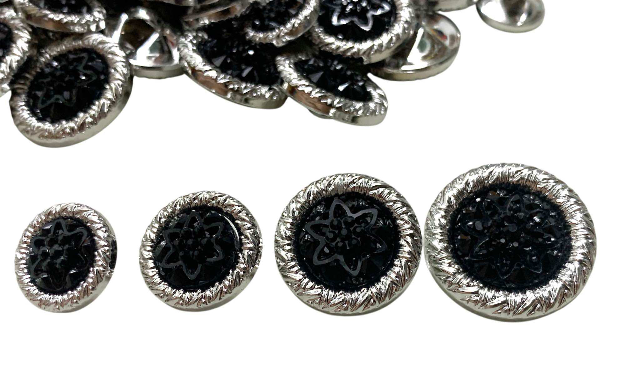 5 nút vét đính đá đen viền xi trắng nhiều size.