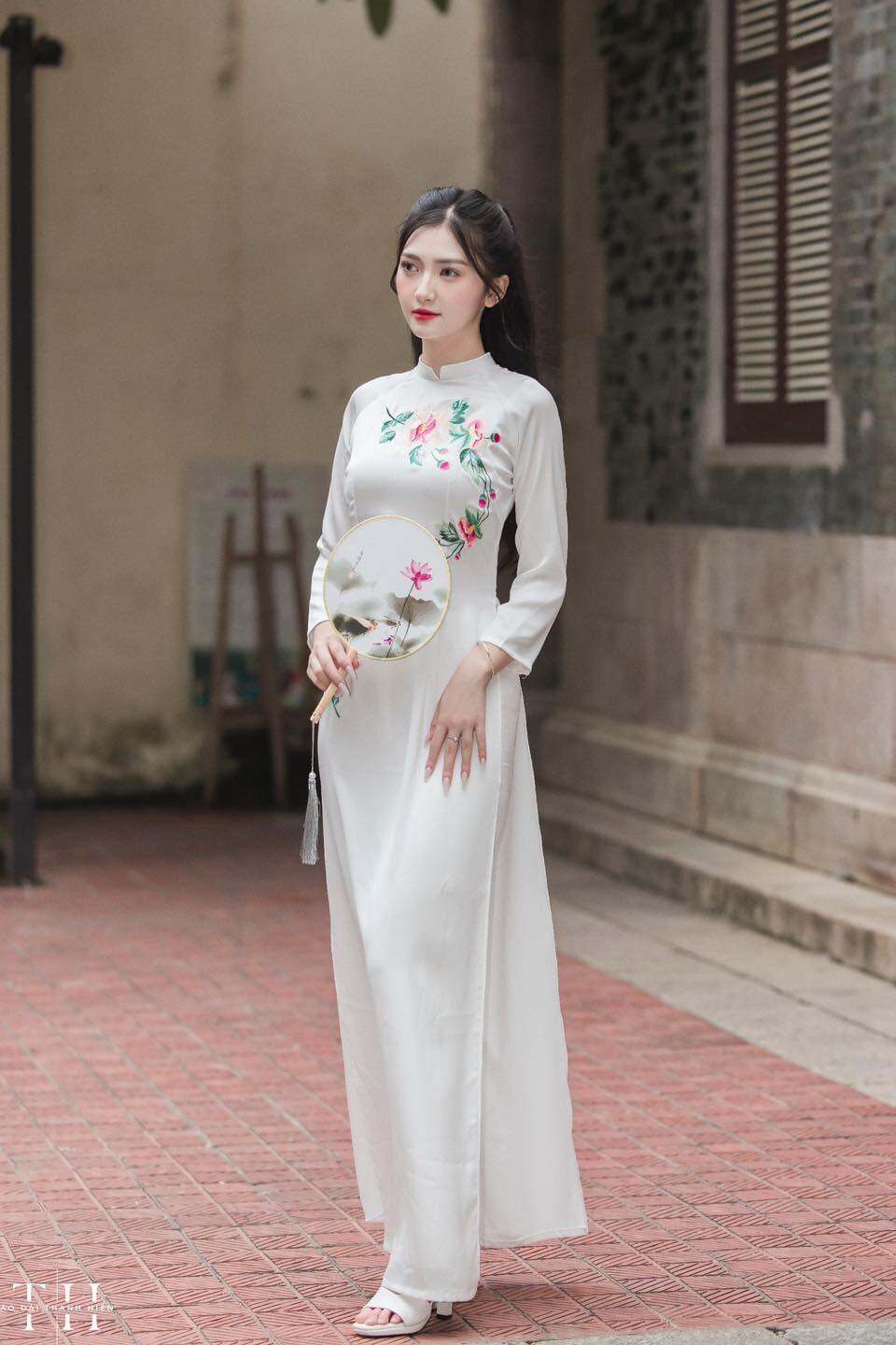 Áo dài lụa tây thi thêu hoa bằng máy cao cấp