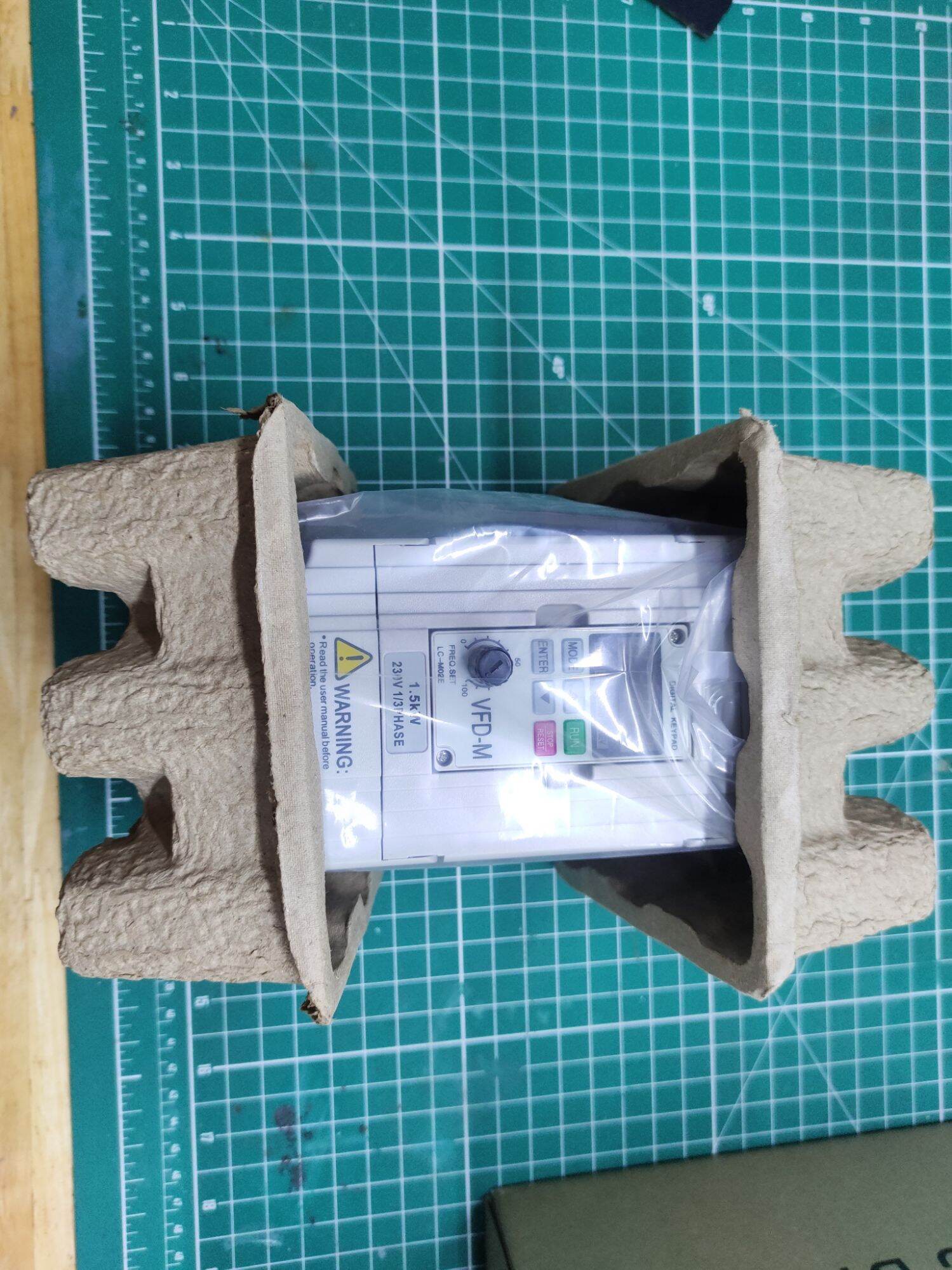 Biến tần công suất 1,5kW delta điện áp vào 1 pha 220V ra 3 pha 220V hàng mới nguyên hộp bảo hành 12 tháng