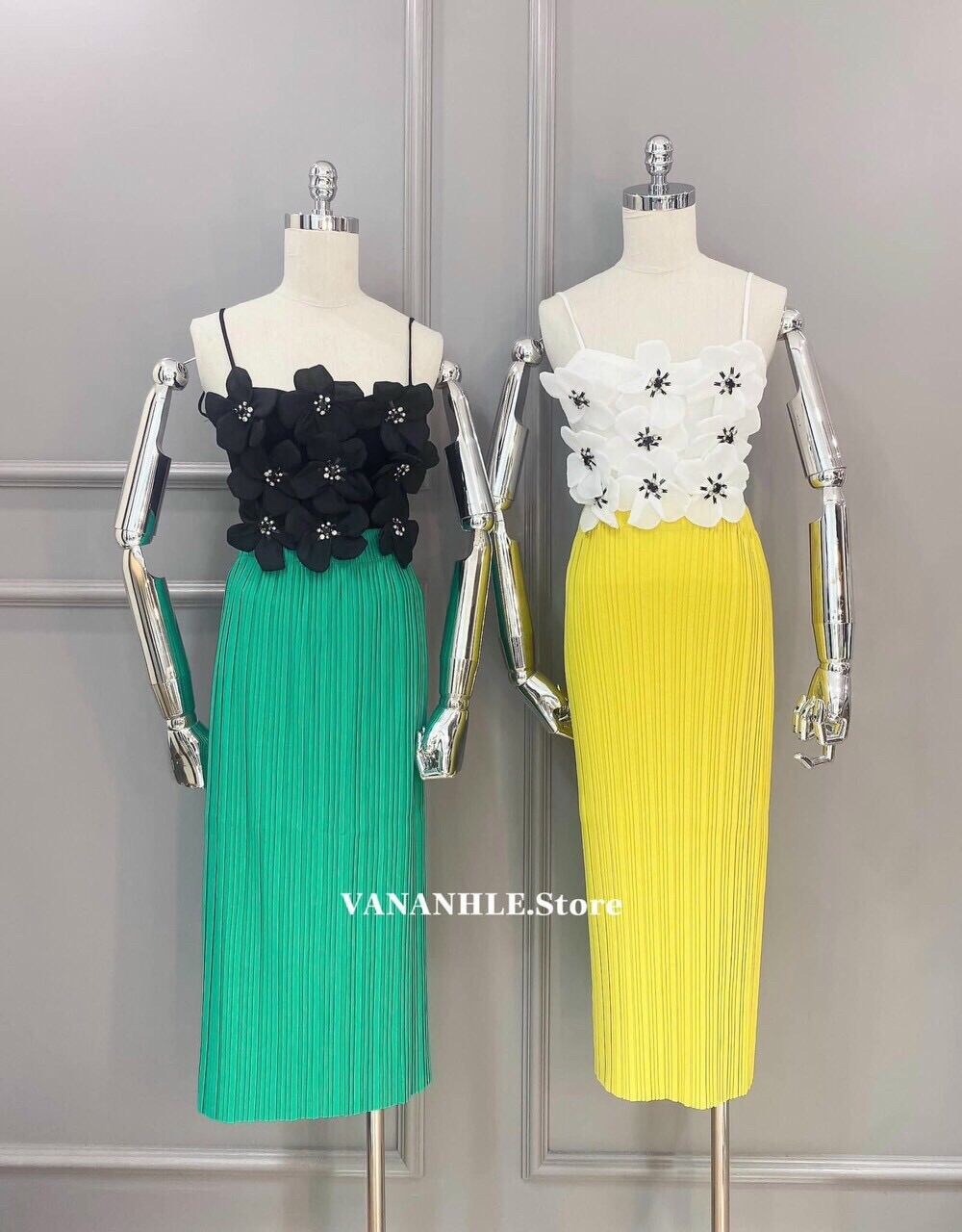 1 HOA TRANG TRÍ CÓ ĐÍNH ĐÁ SIZE TẦM 8cm