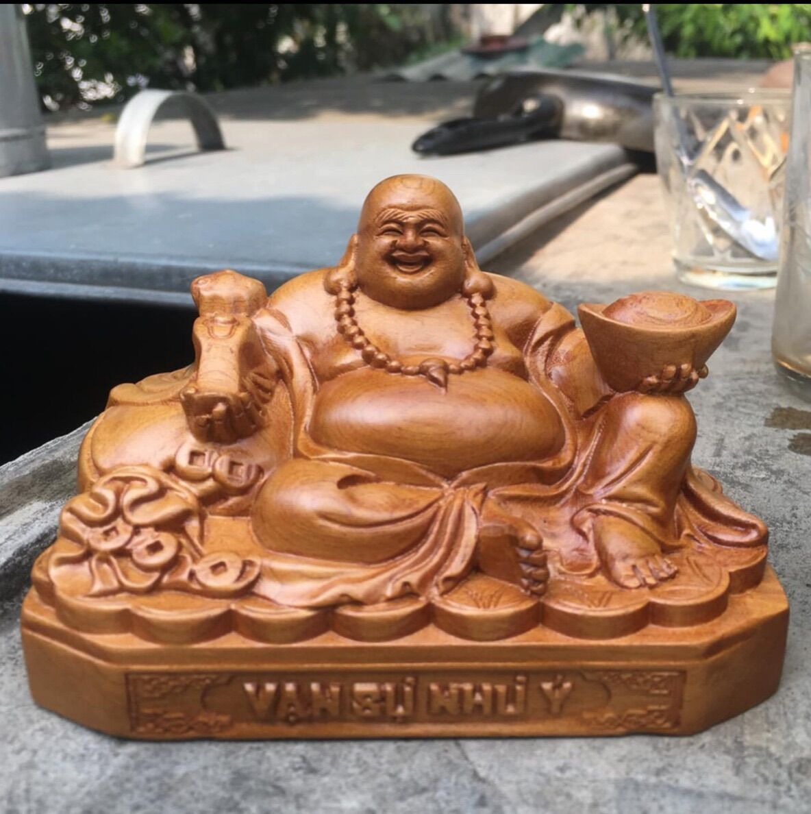 Tượng Phật Di Lặc gỗ bách xanh, mang nhiều may mắn và tài lộc