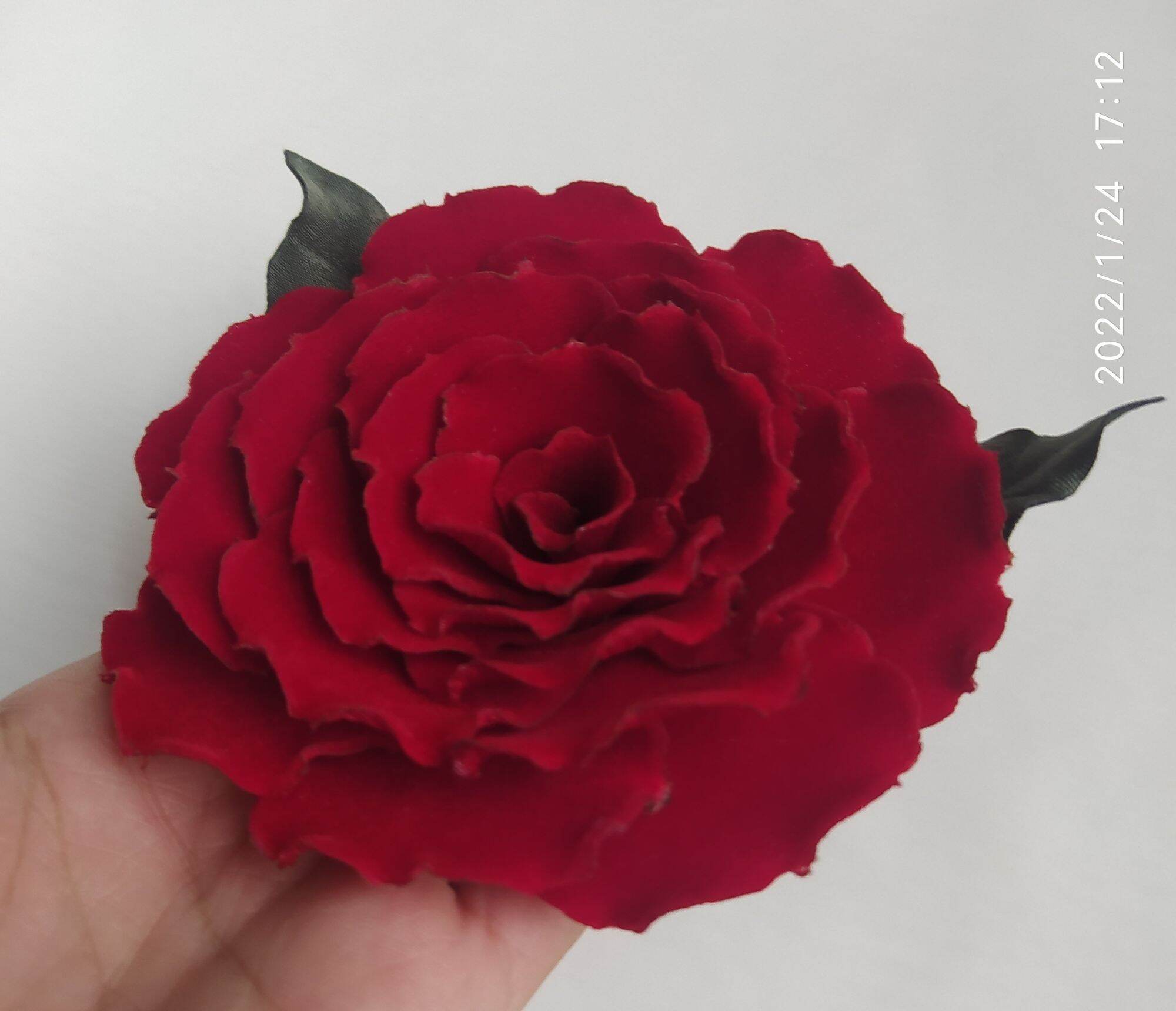 Hoa cài áo Canto handmade màu đỏ