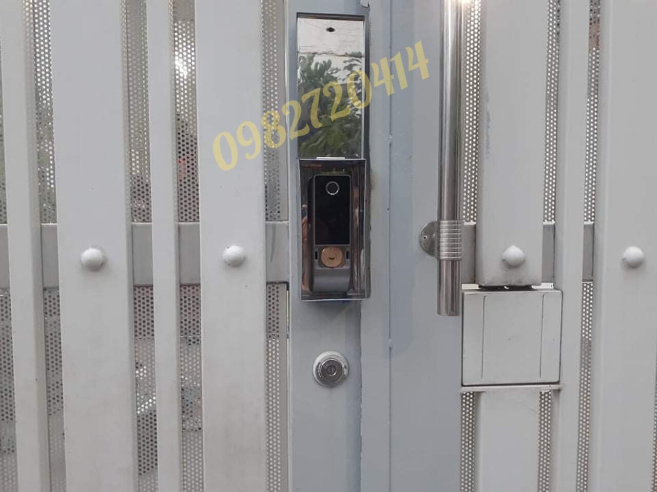 [HCM]Hộp che mưa inox cho khóa cổng vân tay bằng inox 304