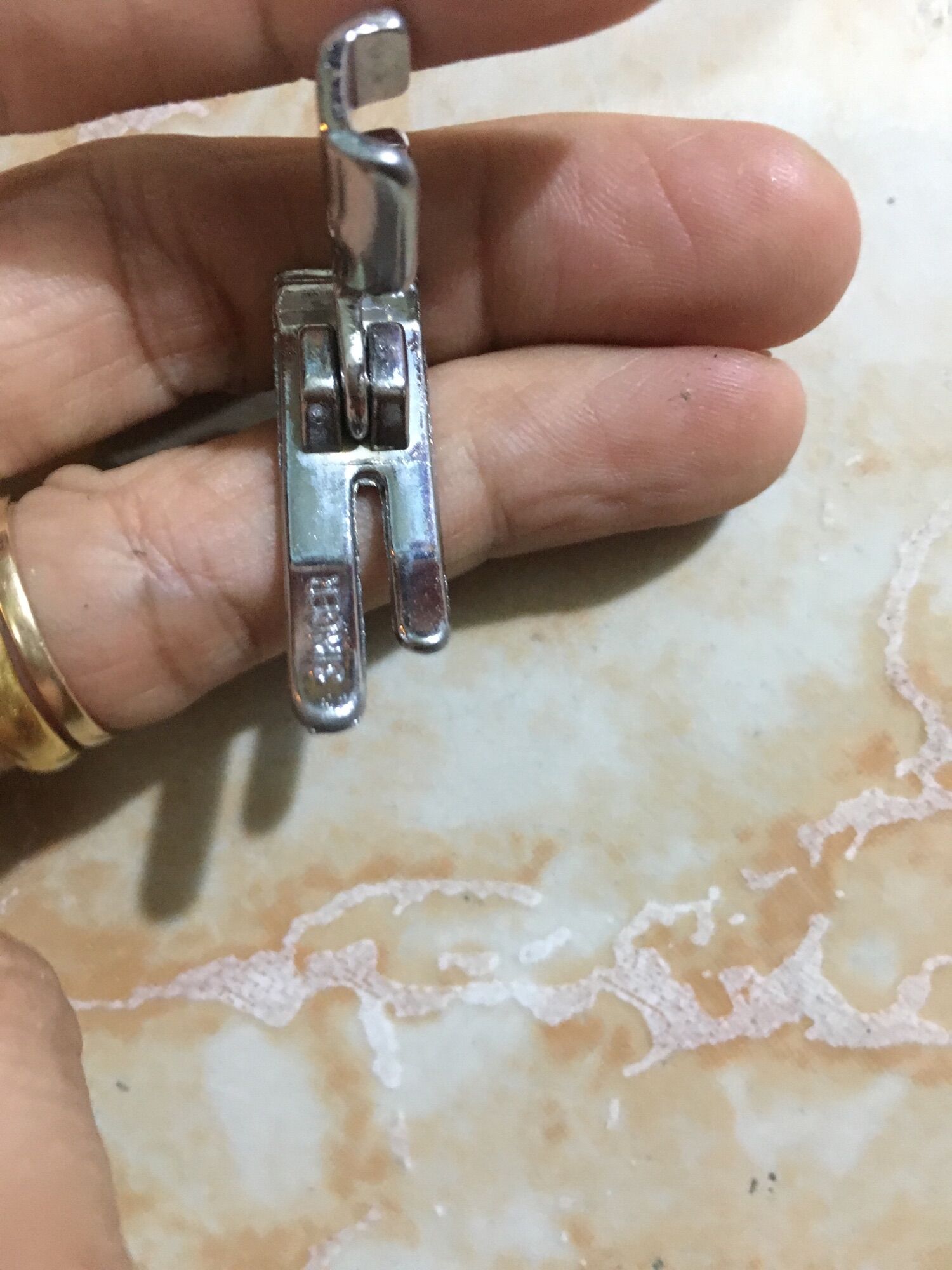 Chân vịt may thằng máy may gia đình đời cũ