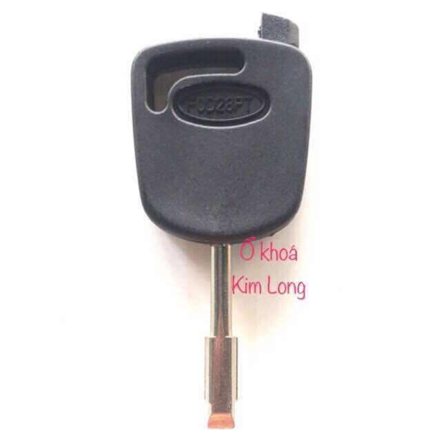 Vỏ chìa khoá xe Ford Transit 16 chỗ không có chip