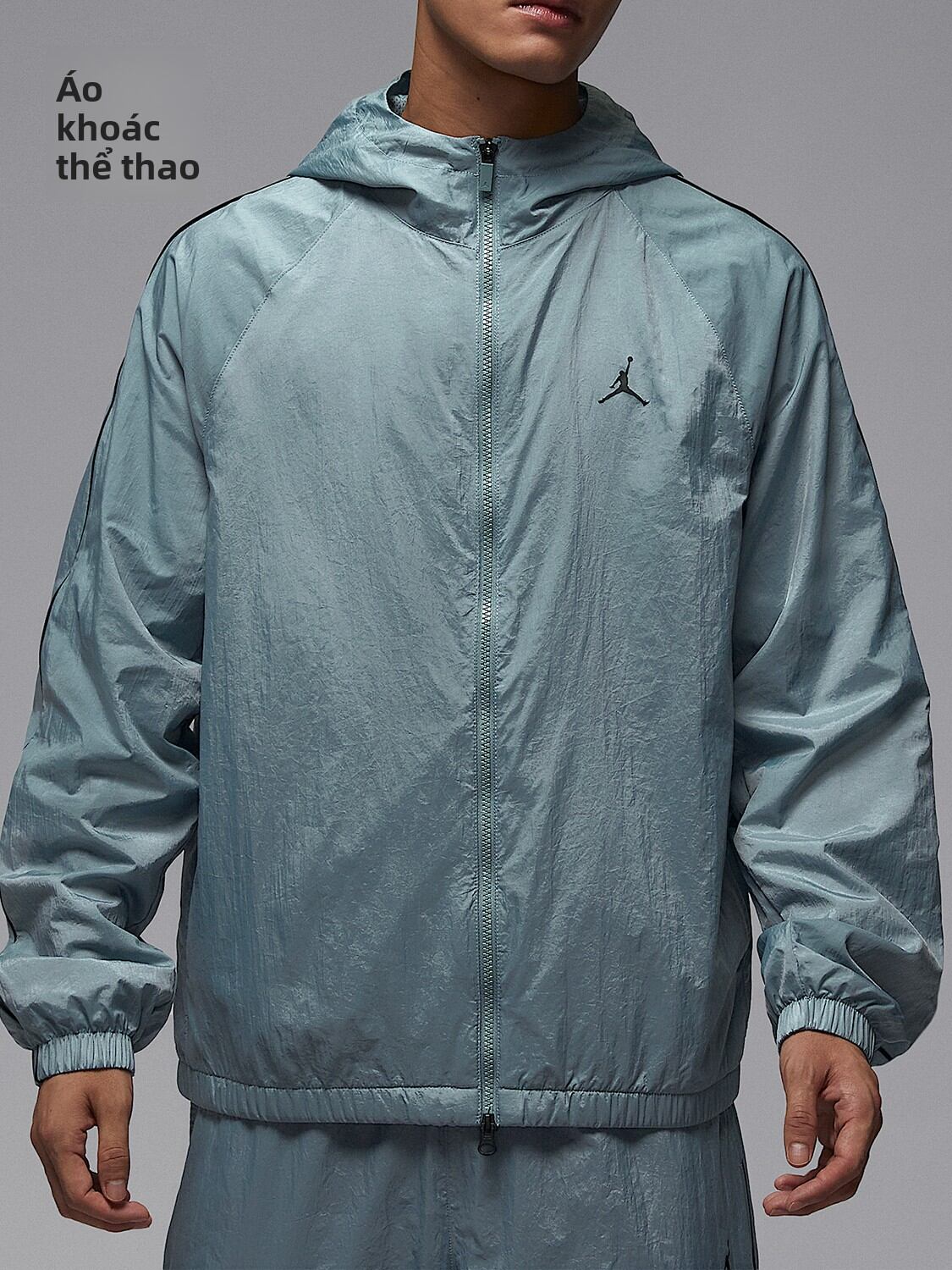 Nike | Lightweight Hooded Men's Sport Jacket Giá 1,867,000 Đồng*Miễn phí vận chuyển