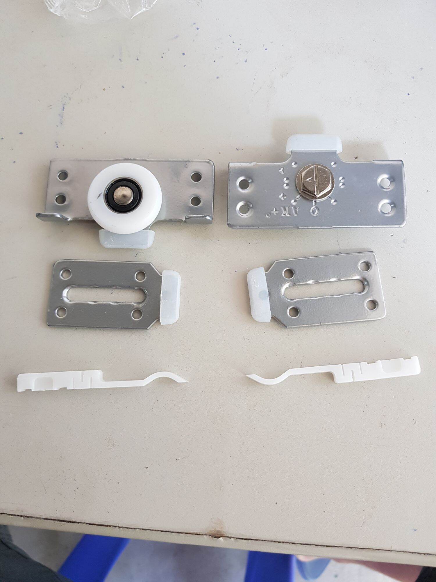 Bộ 2 bánh xe cửa lùa tủ áo có tăng chỉnh