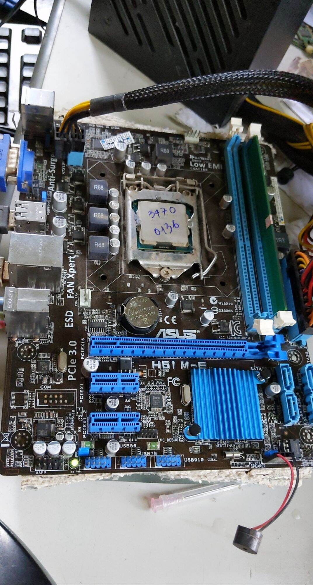 combo main g41, ram 4gb, chip e8400, ổ 320gb, nguồn cst, usb wifi...