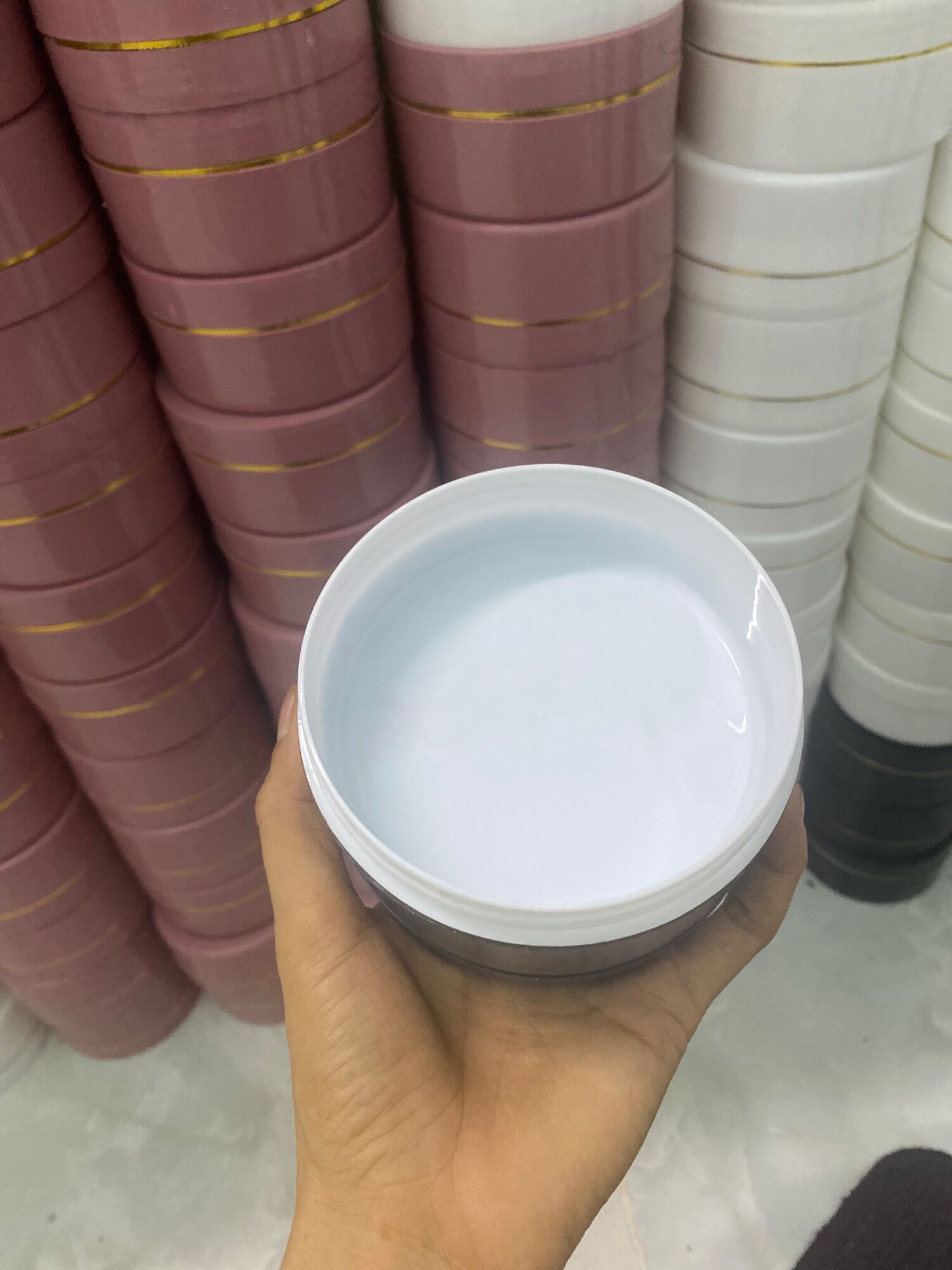 hủ 200gr màu đen có viền (lòng 150gr)
