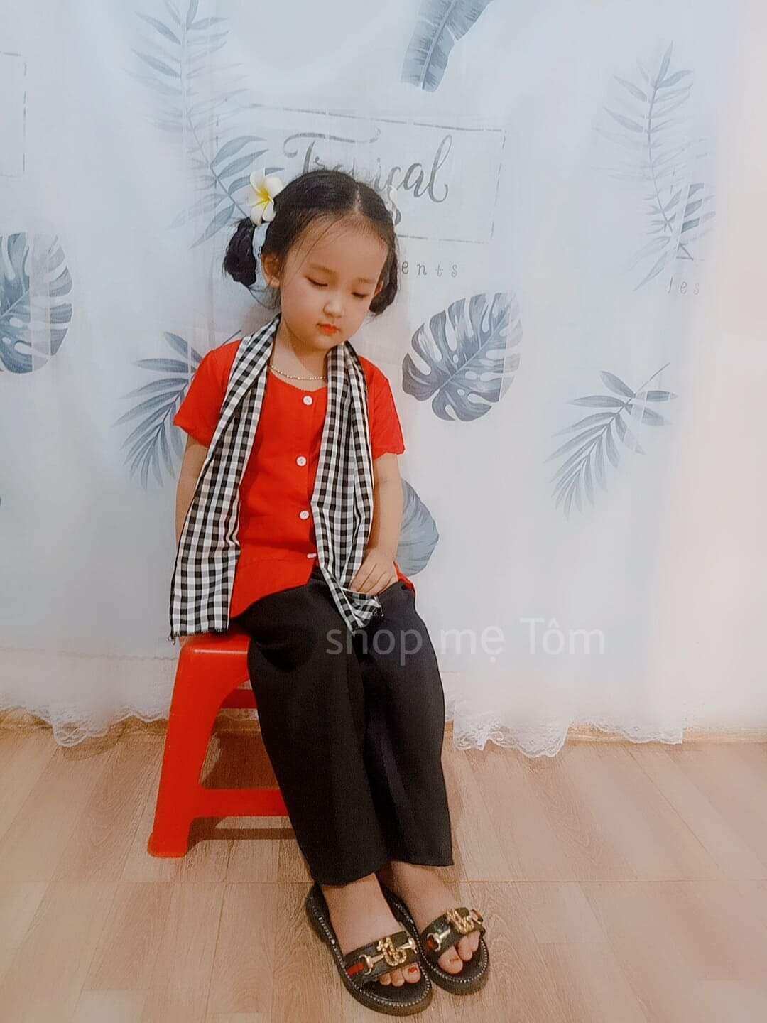 Bộ bà ba cho bé tặng kèm khăn rằn