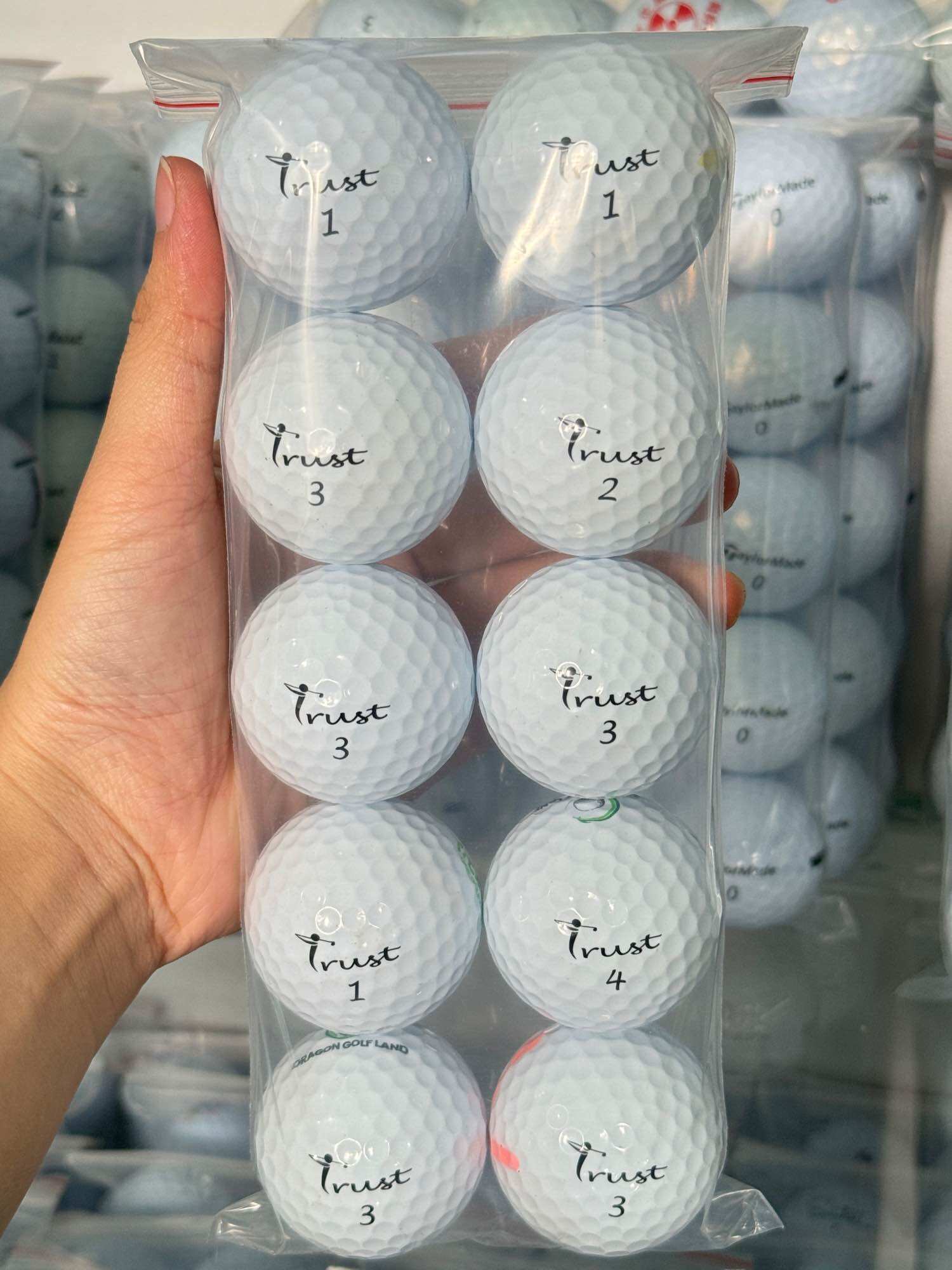 Bóng Golf Trust màu độ mới 98% (túi 10 quả)