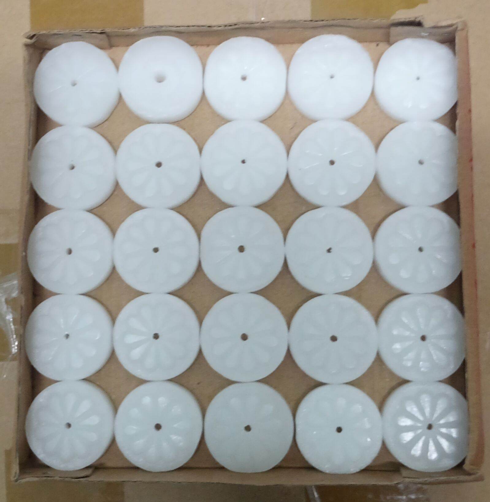 Sáp vuốt chỉ thêu