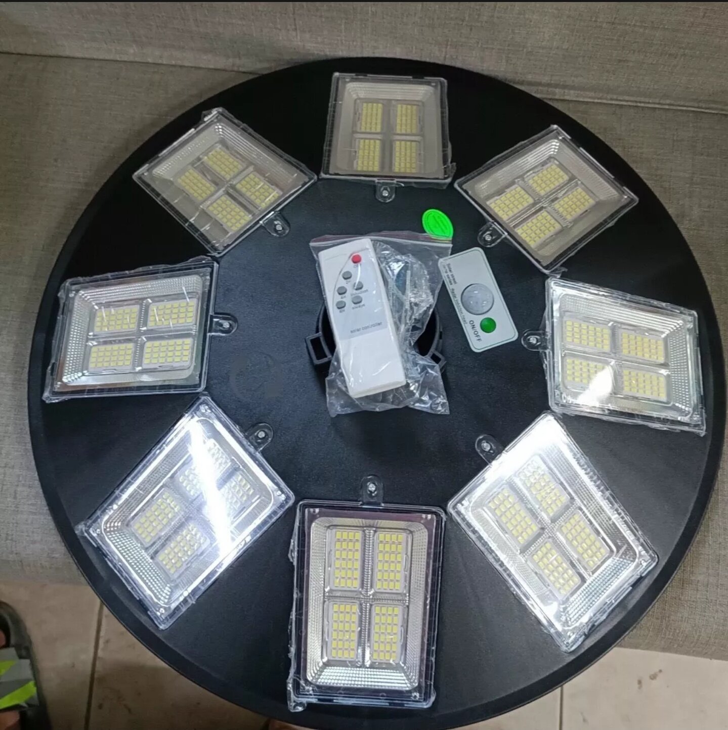 Đèn UFO 500W năng lượng mặt trời