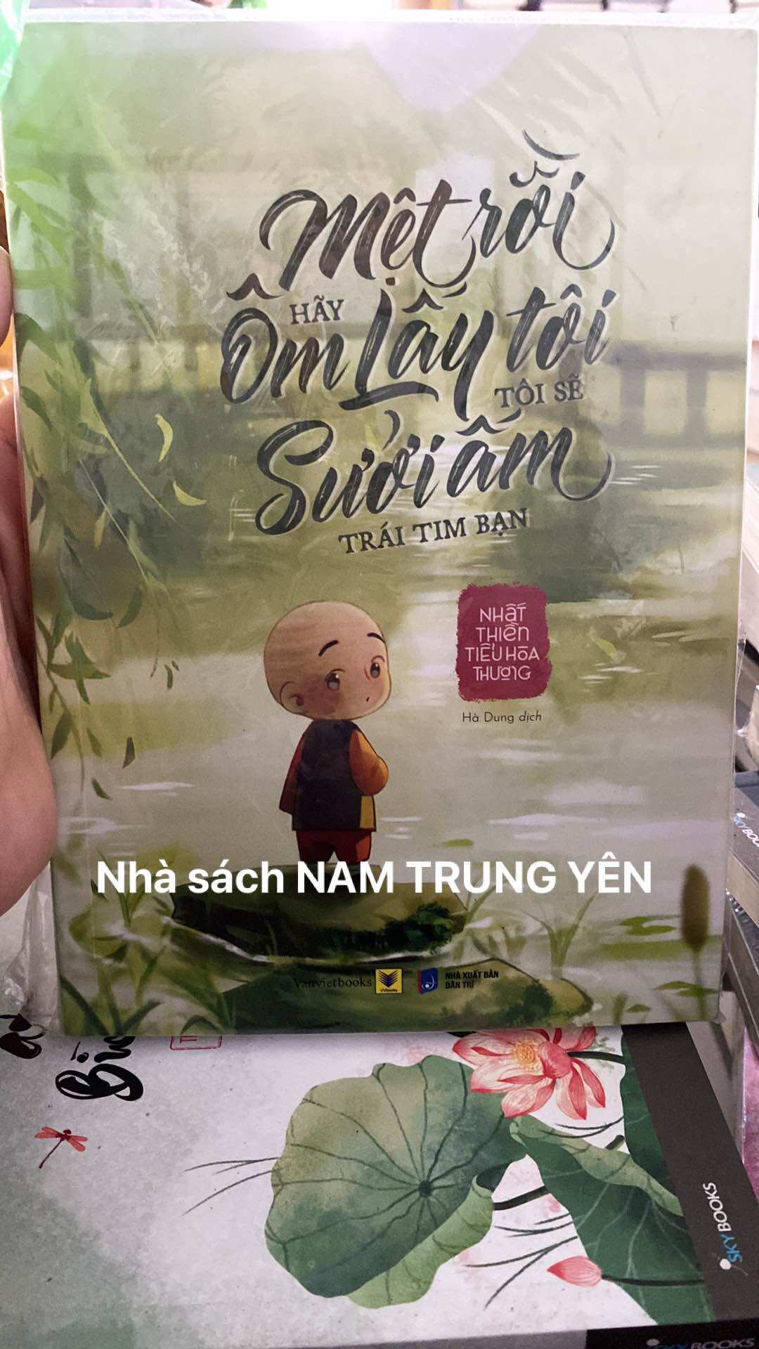 Sách mệt rồi hãy ôm lấy tôi, tôi sẽ sưởi ấm trái tim bạn