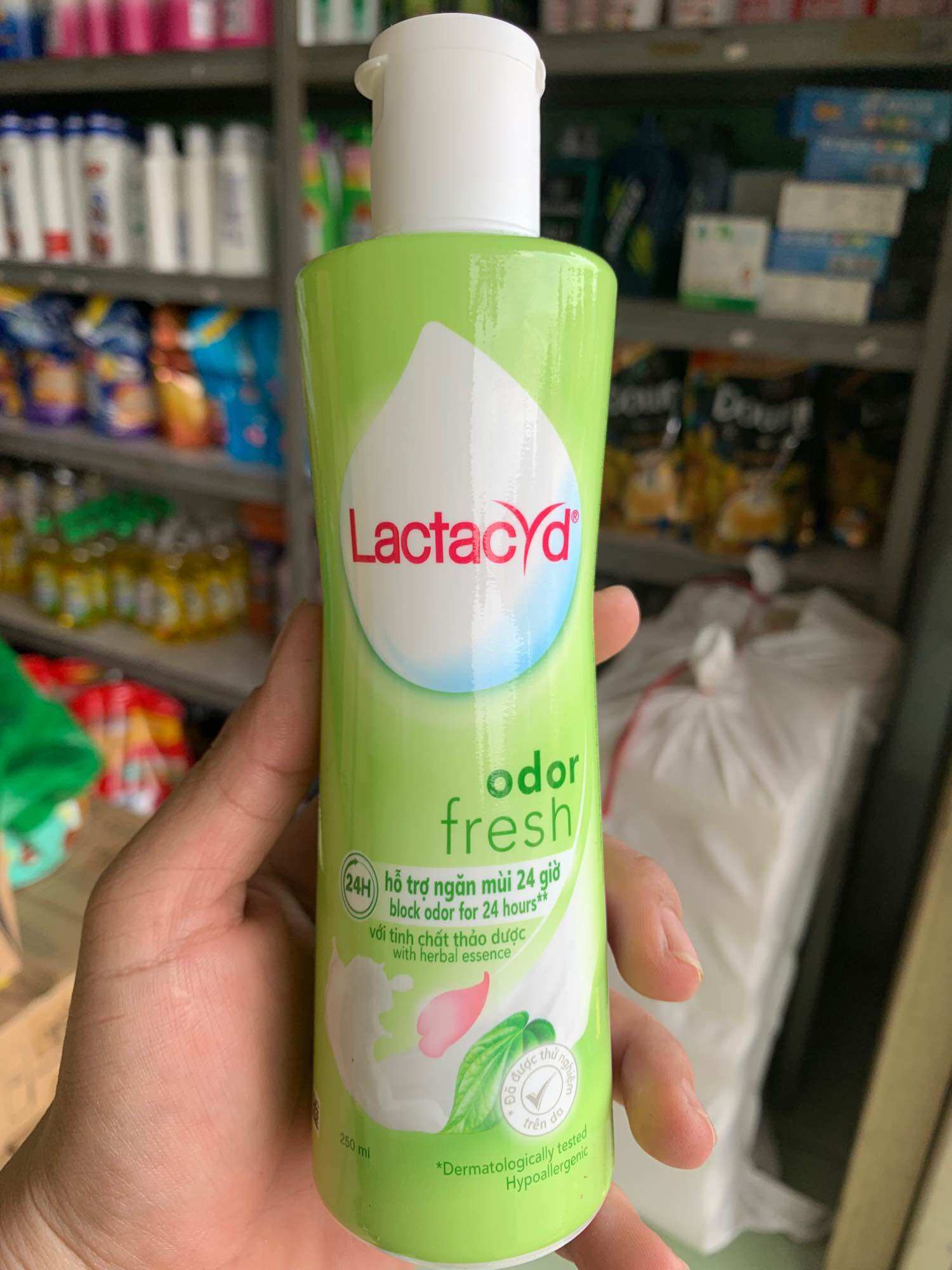 Dung dịch vệ sinh phụ nữ Lactacyd chai 250ml