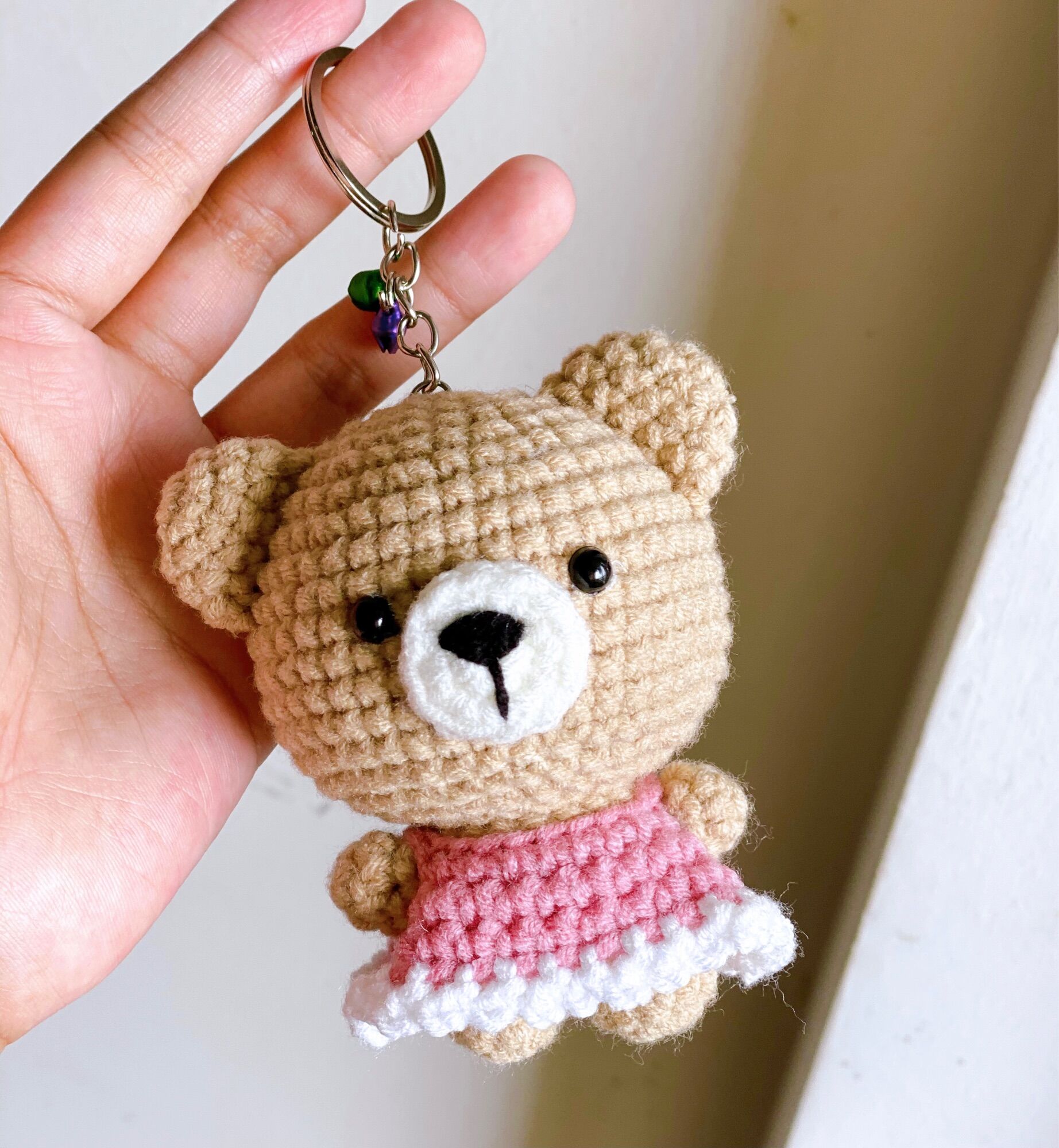 Móc khoá gấu len được chọn màu áo design by Nhà Puka