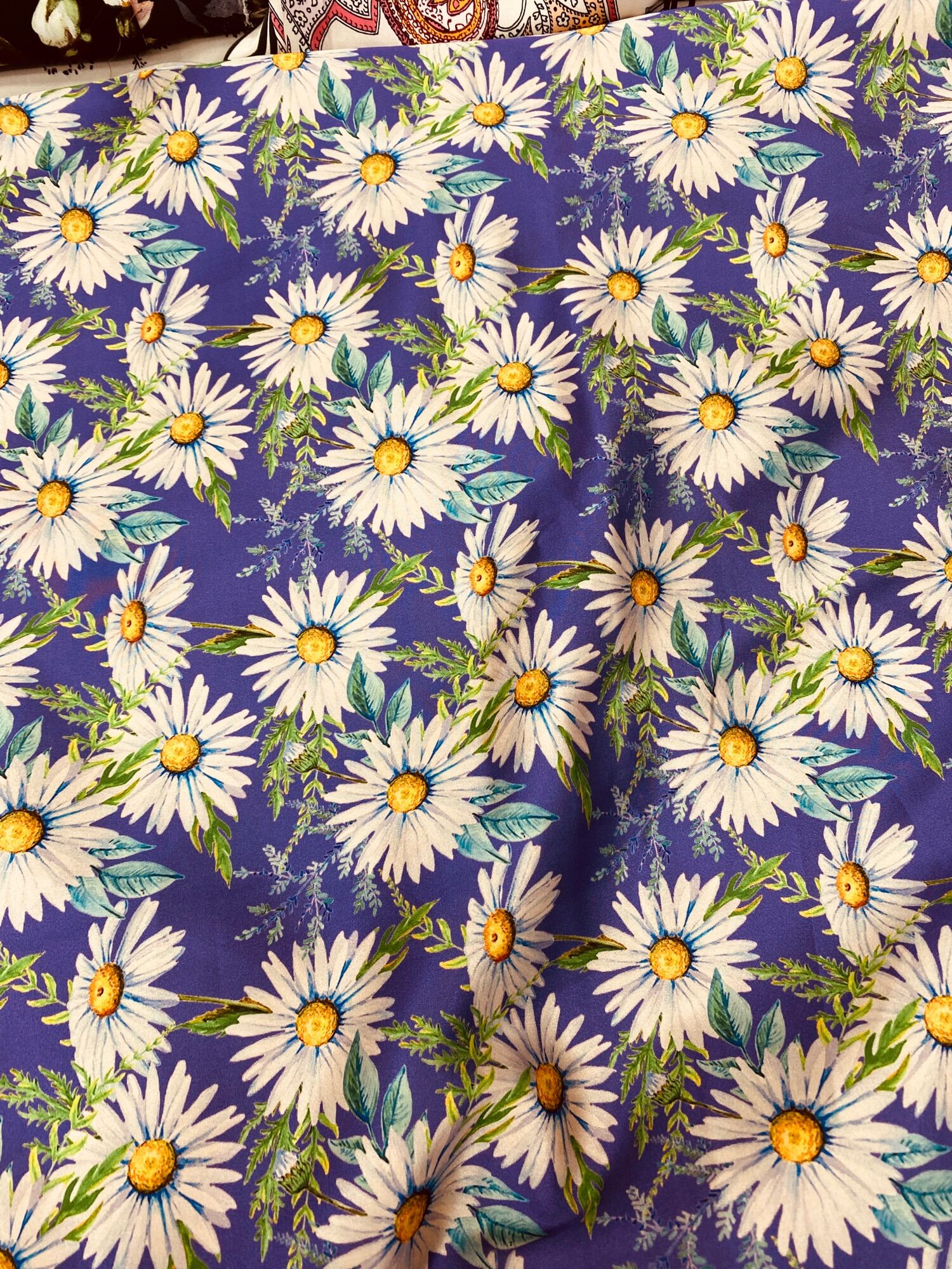 Vải lụa crep nhung thun nền tím hoa cúc MS1213