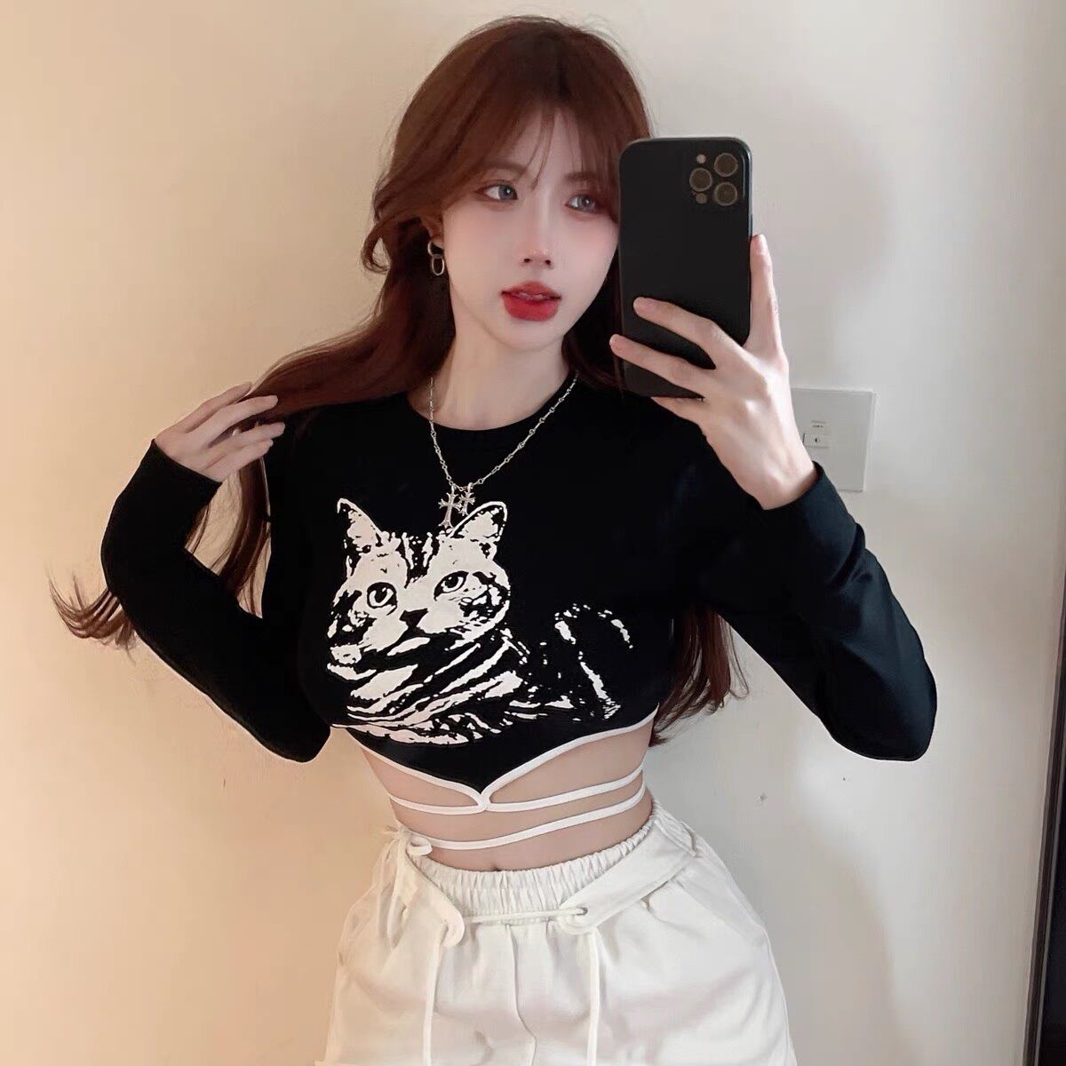 Áo croptop tay dài đen kèm dây quấn in 1 chú mèo đen BG