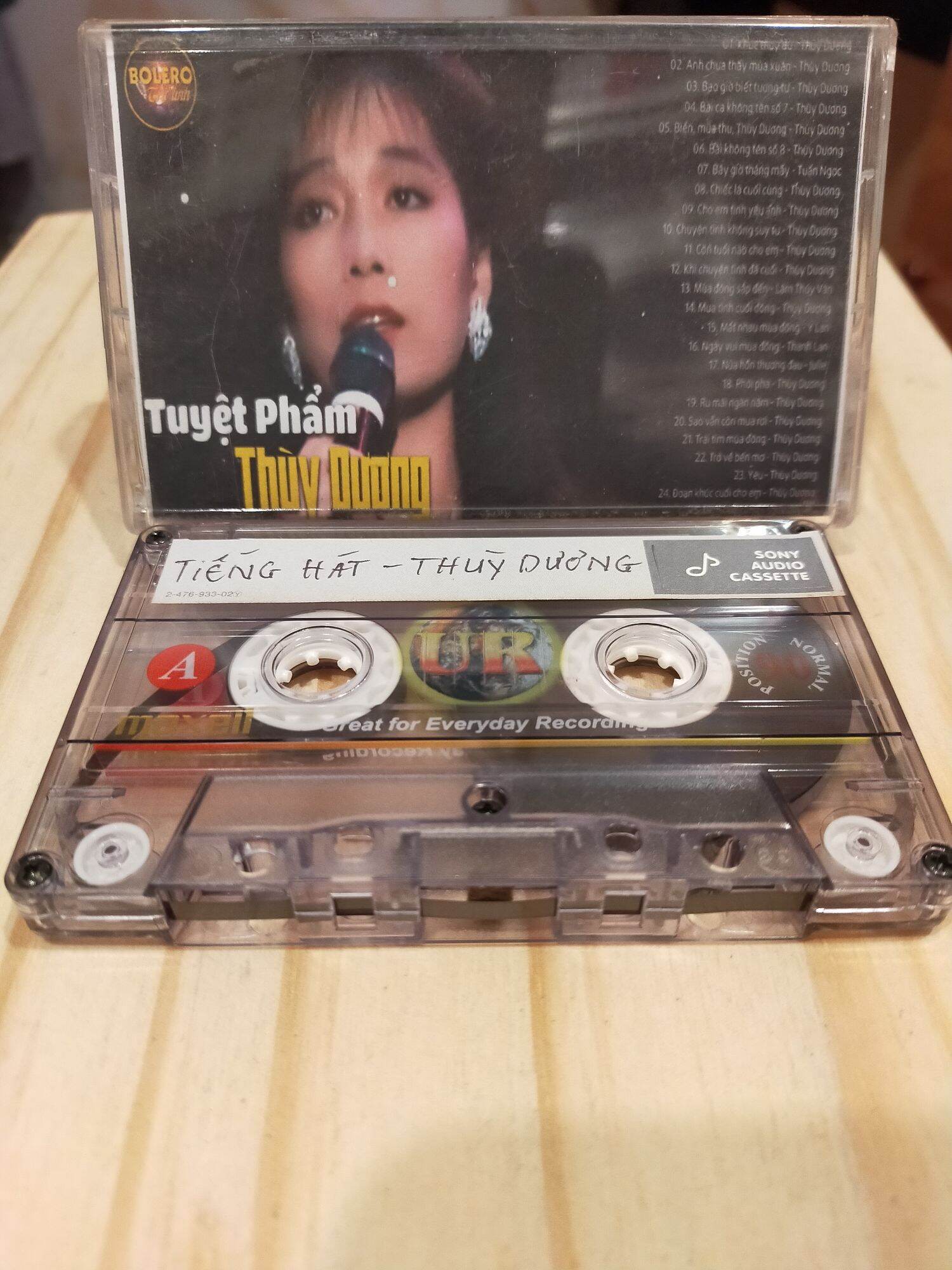 1 băng cassette maxell UR 90 phút tiếng hát thùy dương( lưu ý: đây là băng cũ