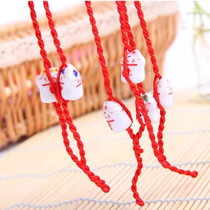 Vòng mèo thần tài gốm sứ chỉ đỏ may mắn