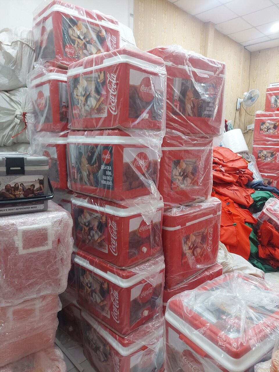 Thùng đá vuông giữ nhiệt 35 lít có van xả