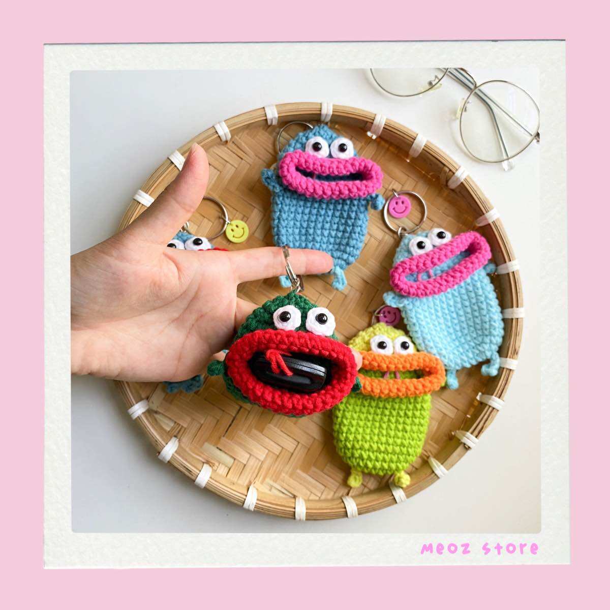 Móc khoá môi trề Handmade bằng len