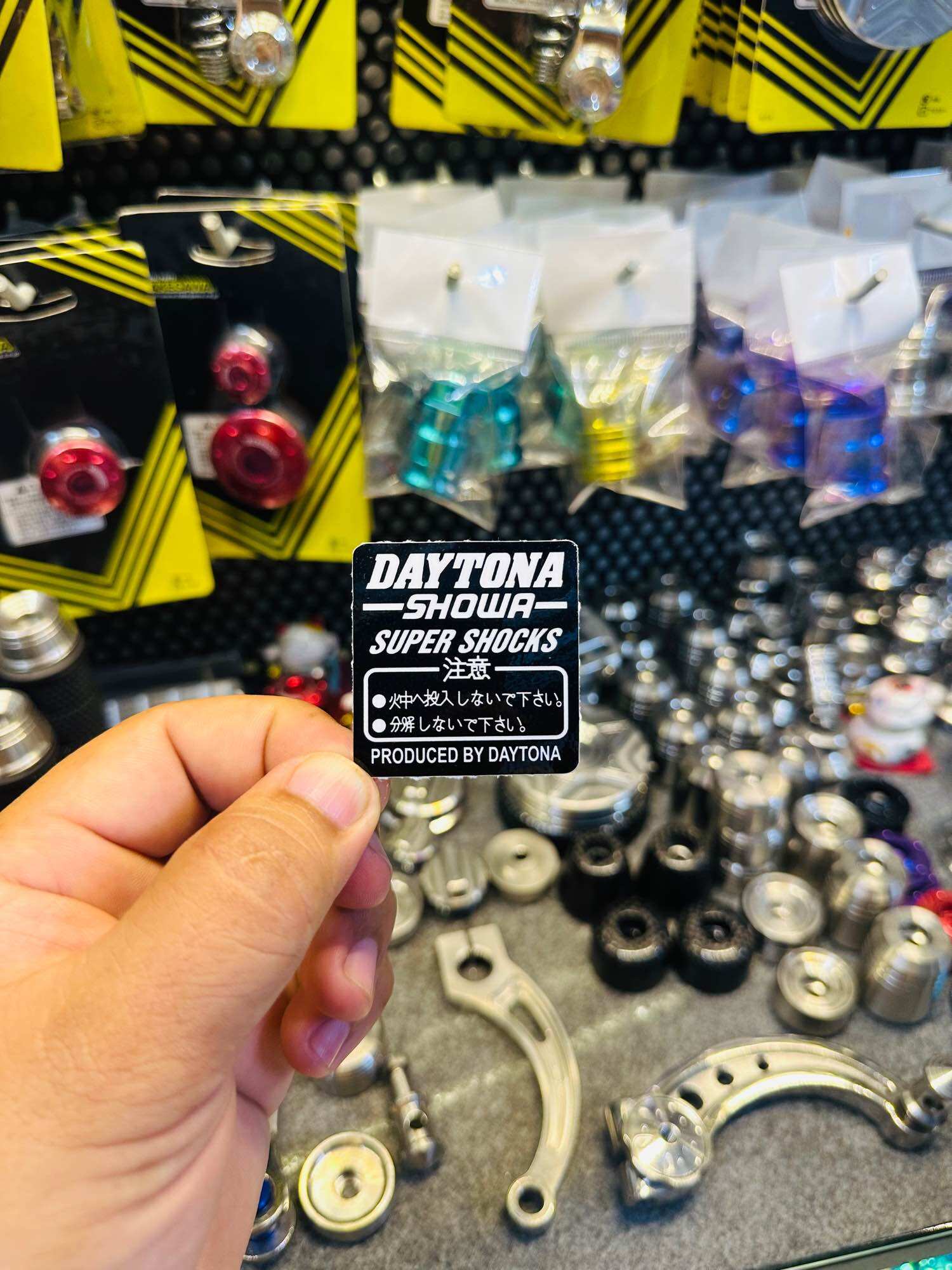Tem dán DAYTONA và R/T cho ae trang trí xe