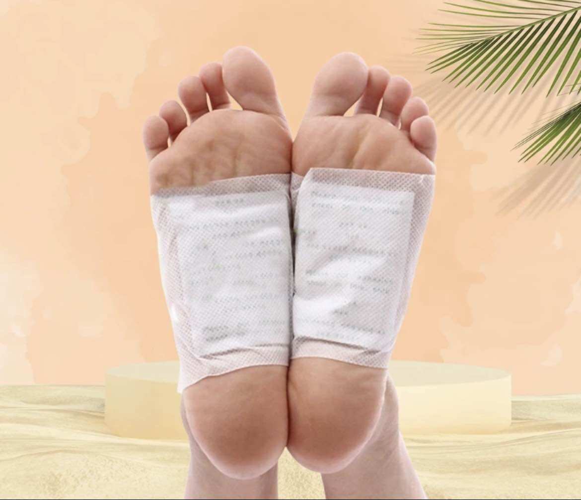 Hộp 10 miếng dán thải độc chân KINOKI
