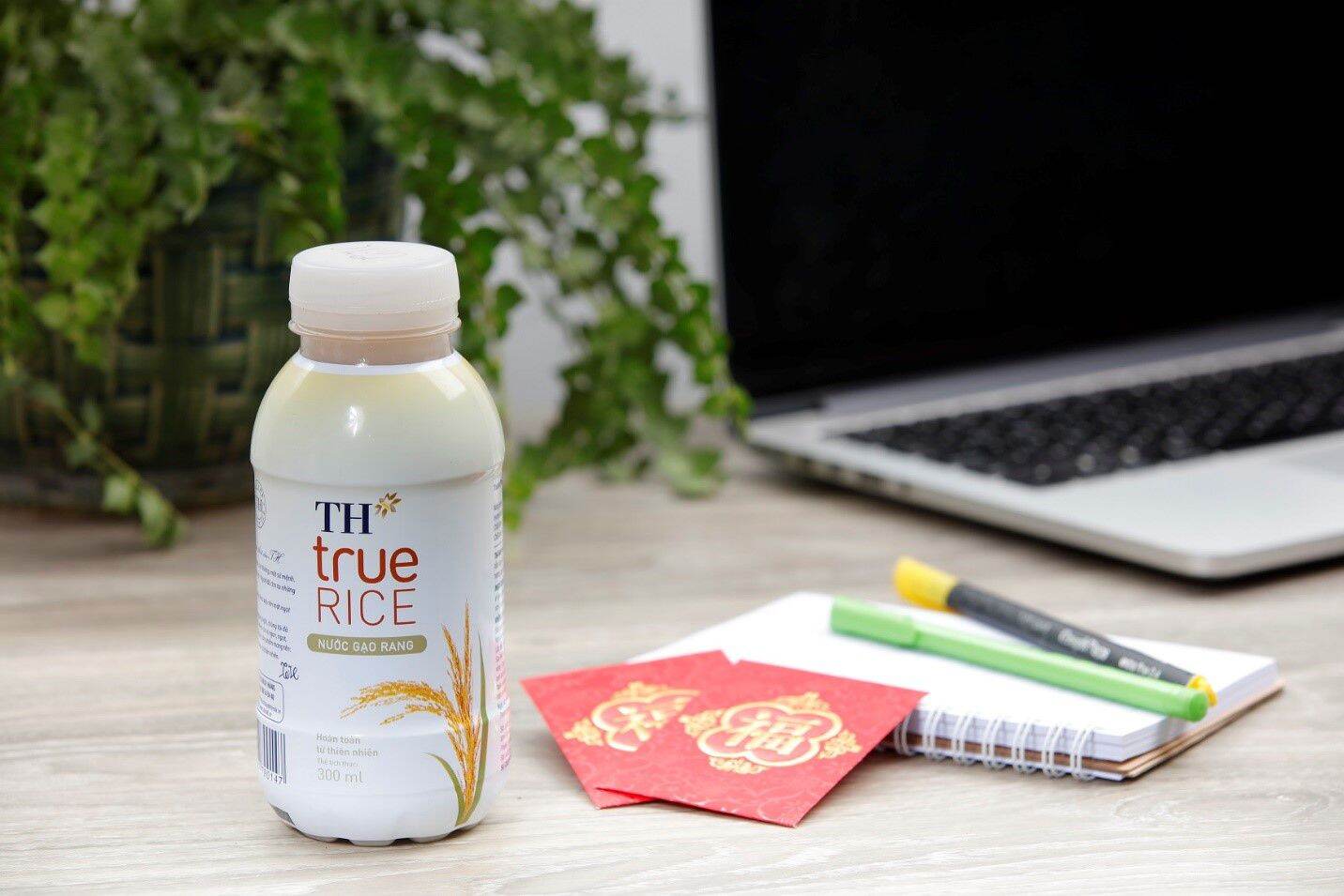 [HCM]Nước Gạo Rang TH true RICE (06 chai 300 ml)