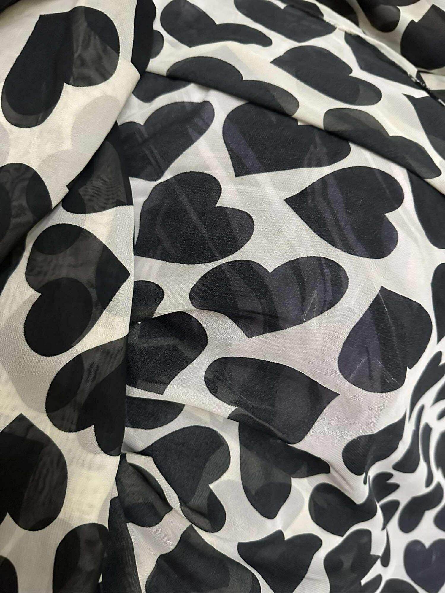 vải Von tim korea mem min
35 k /1 m khổ 1m5