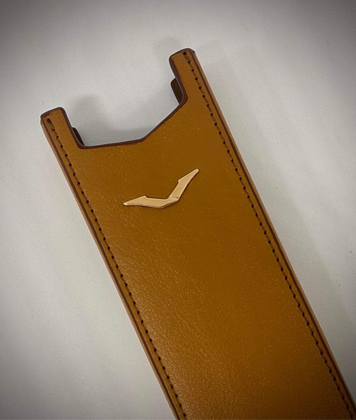 Bao da Vertu nâu logo vàng Signature S