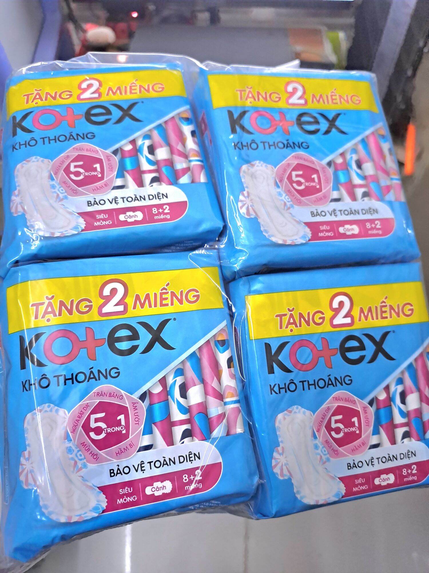 Băng vệ sinh Kotex siêu mỏng  cánh , gói 8 miếng