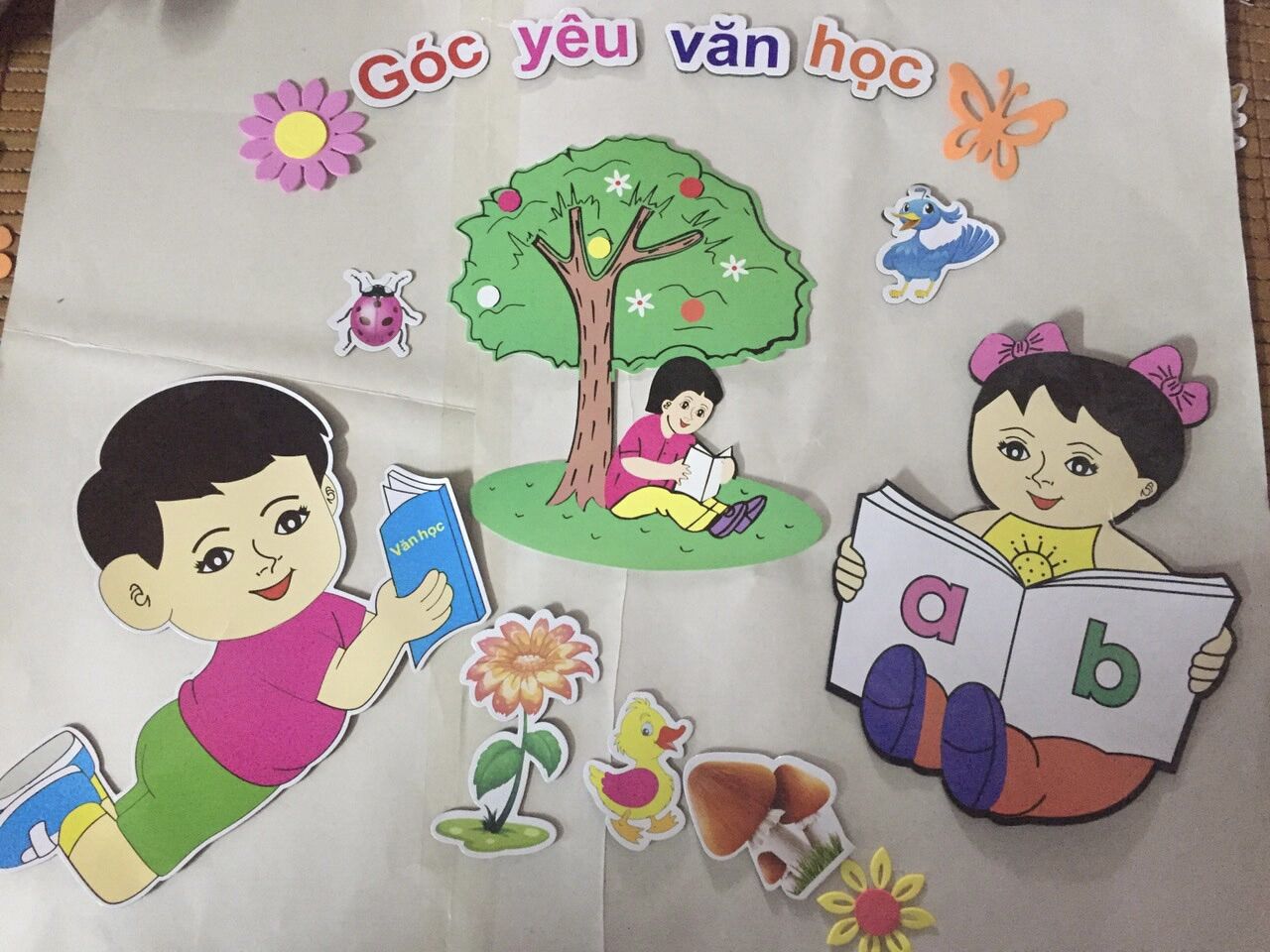 Tranh dán các góc theo chủ đề cho mầm non