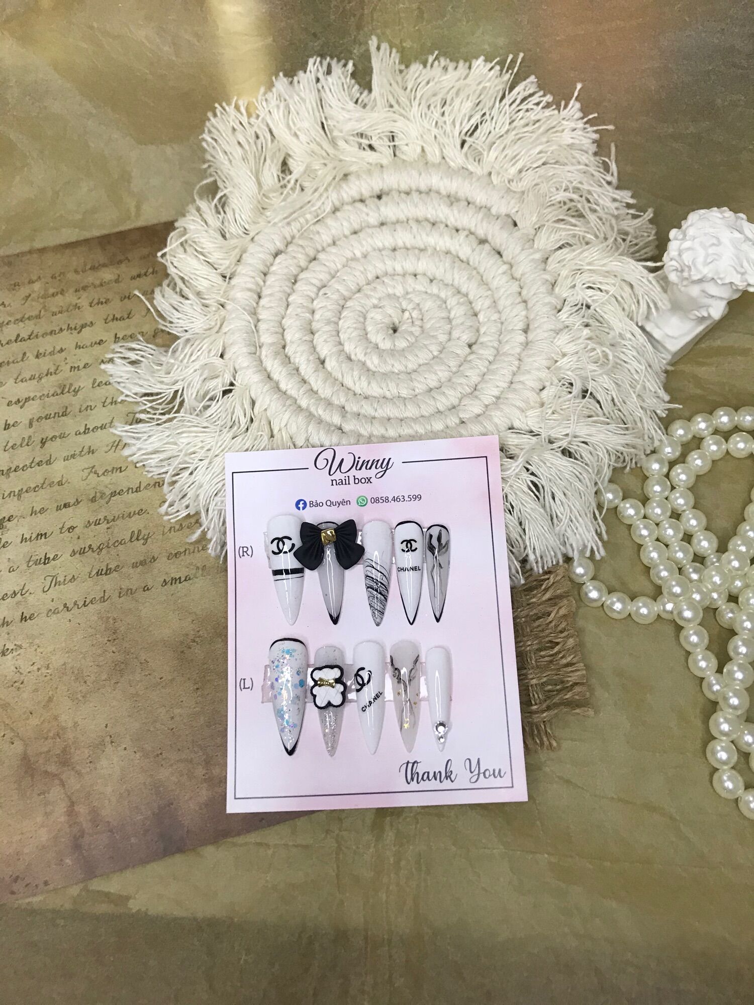 Nailbox móng up móng giả trắng đen chanel nơ đen